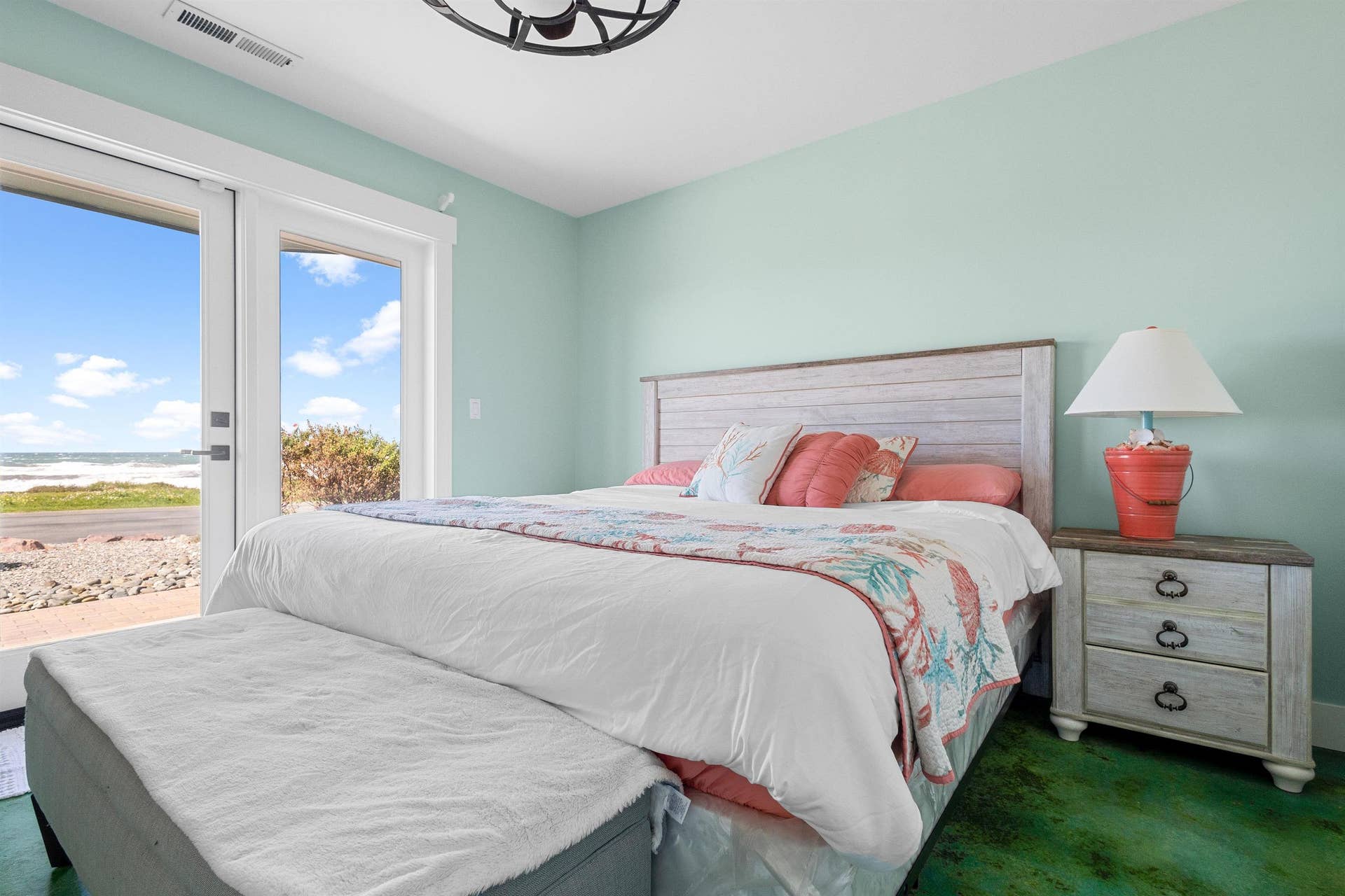 220 Shoreline Drive, Smith River, CA 95567