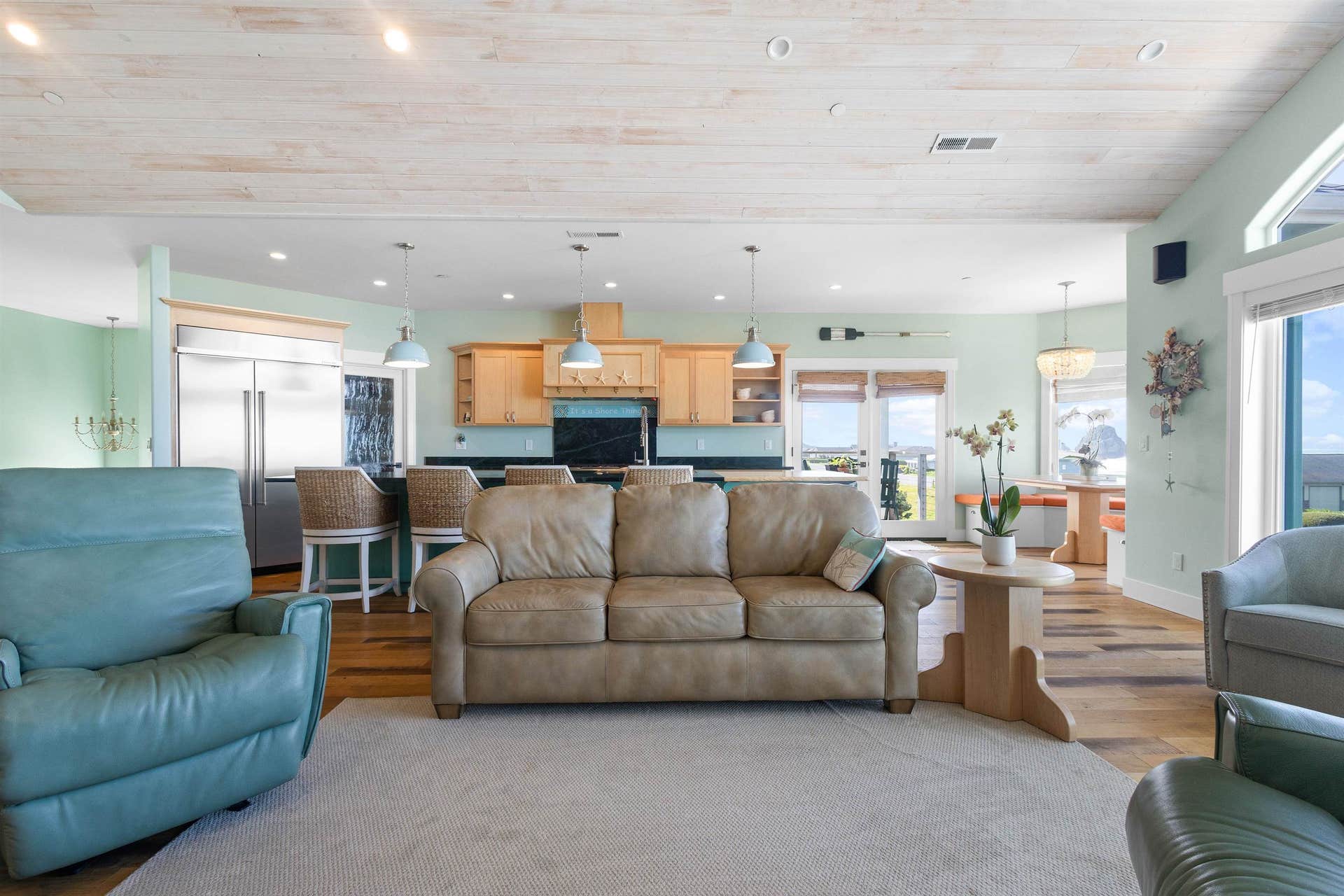 220 Shoreline Drive, Smith River, CA 95567