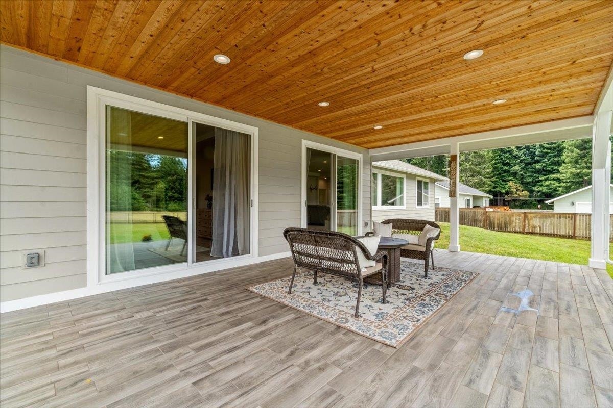 116 Club Dr, Crescent City, CA 95531