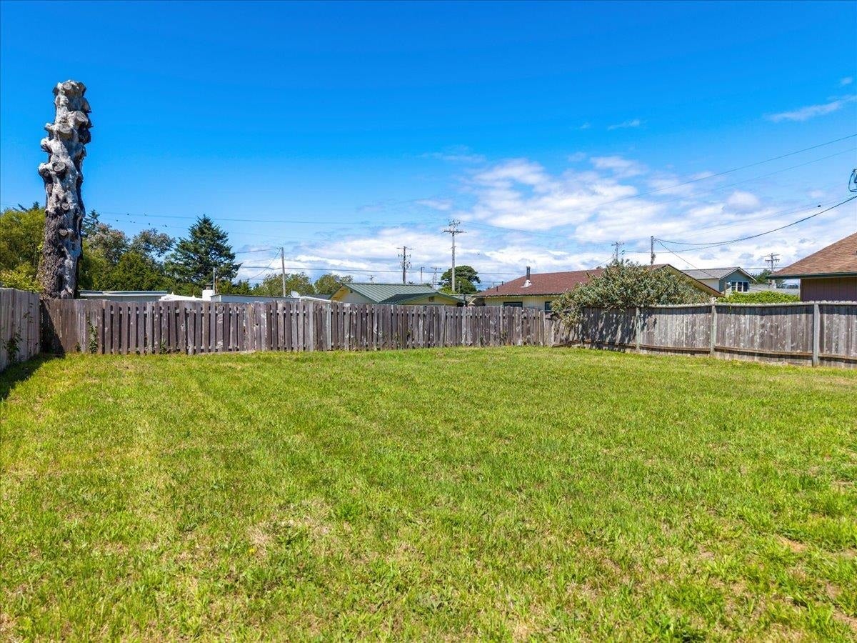 1134 Seville, Crescent City, CA 95531