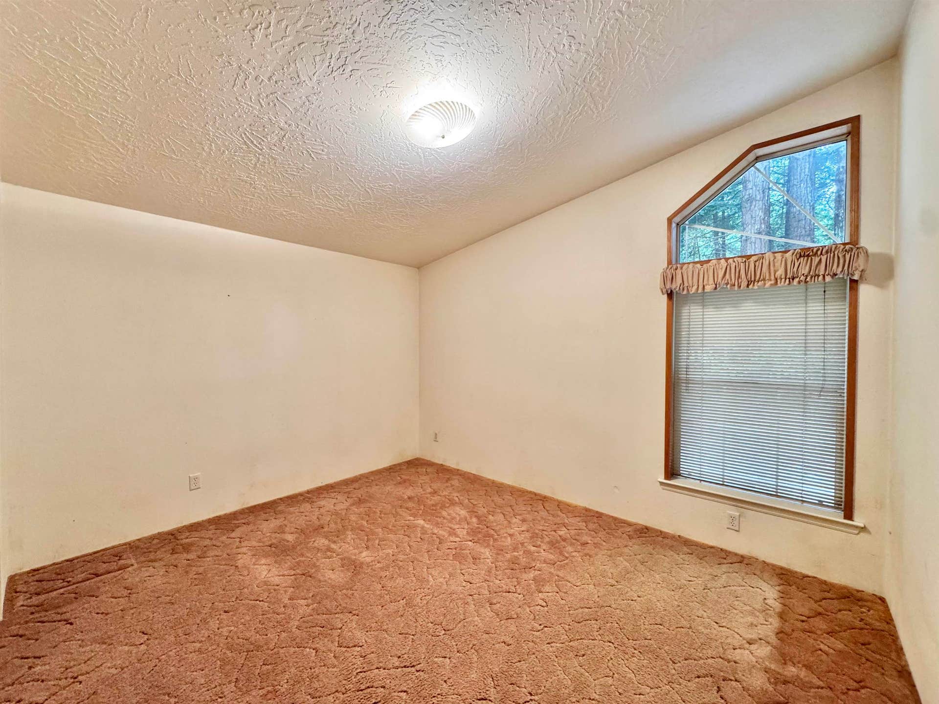 180 Madeleine Lane, Crescent City, CA 95531