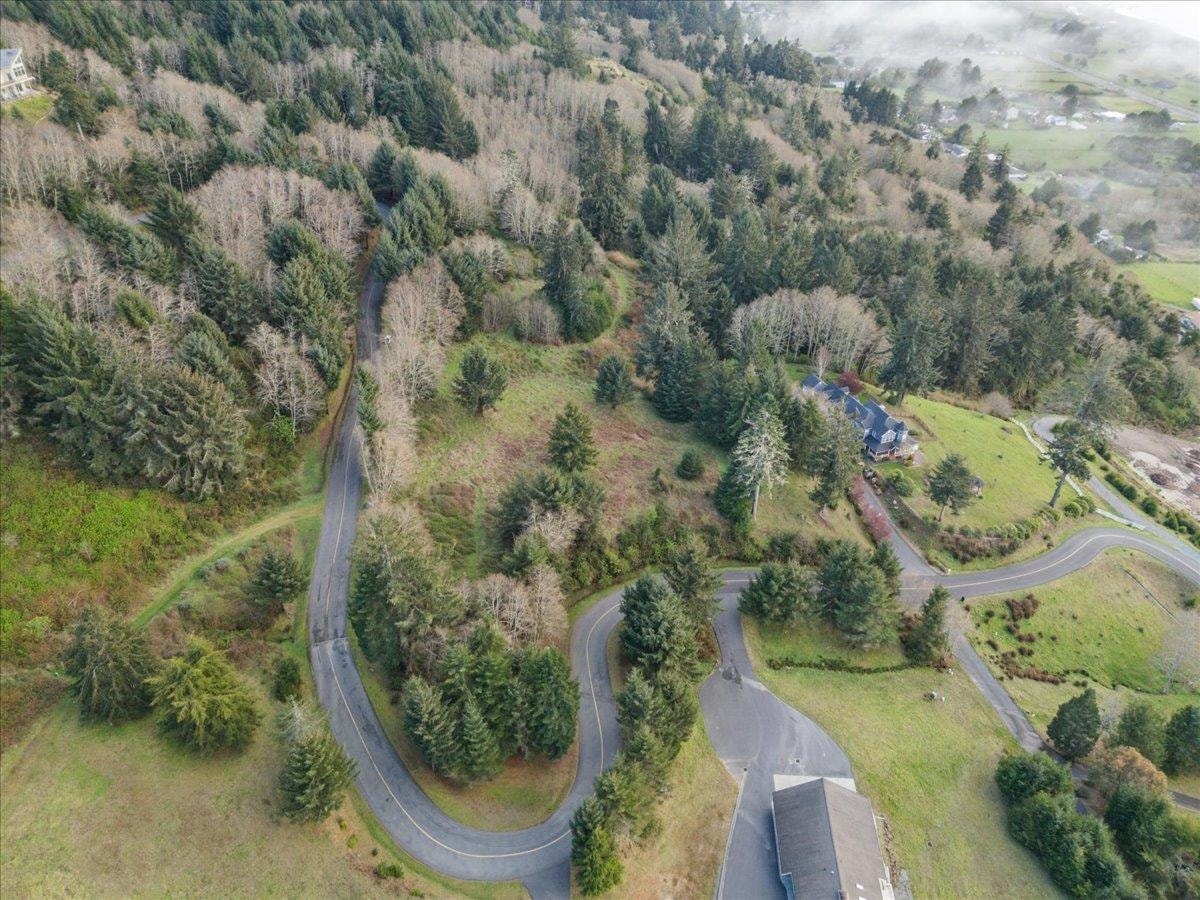 351 Spyglass Road, Smith River, CA 95567