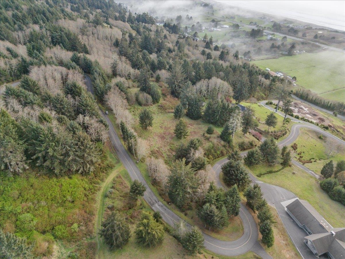 351 Spyglass Road, Smith River, CA 95567