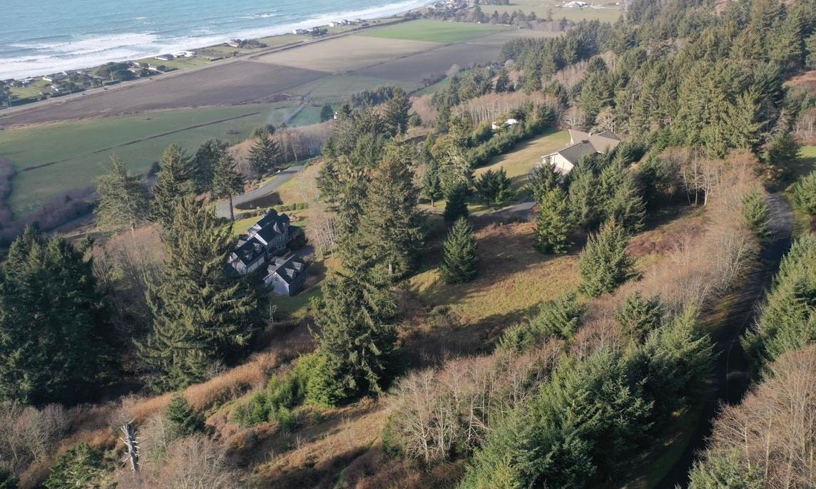 351 Spyglass Road, Smith River, CA 95567