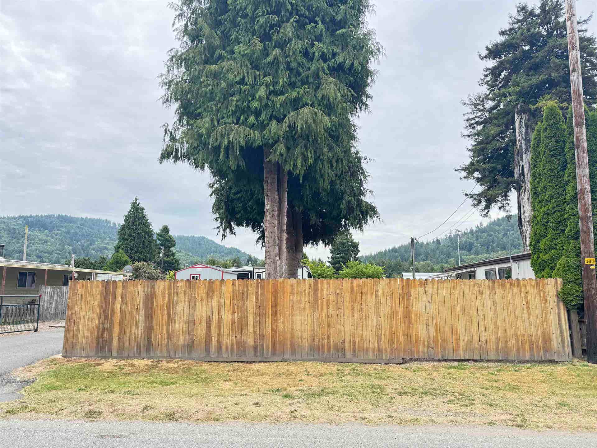 100 Redwood Road, Klamath, CA 95548