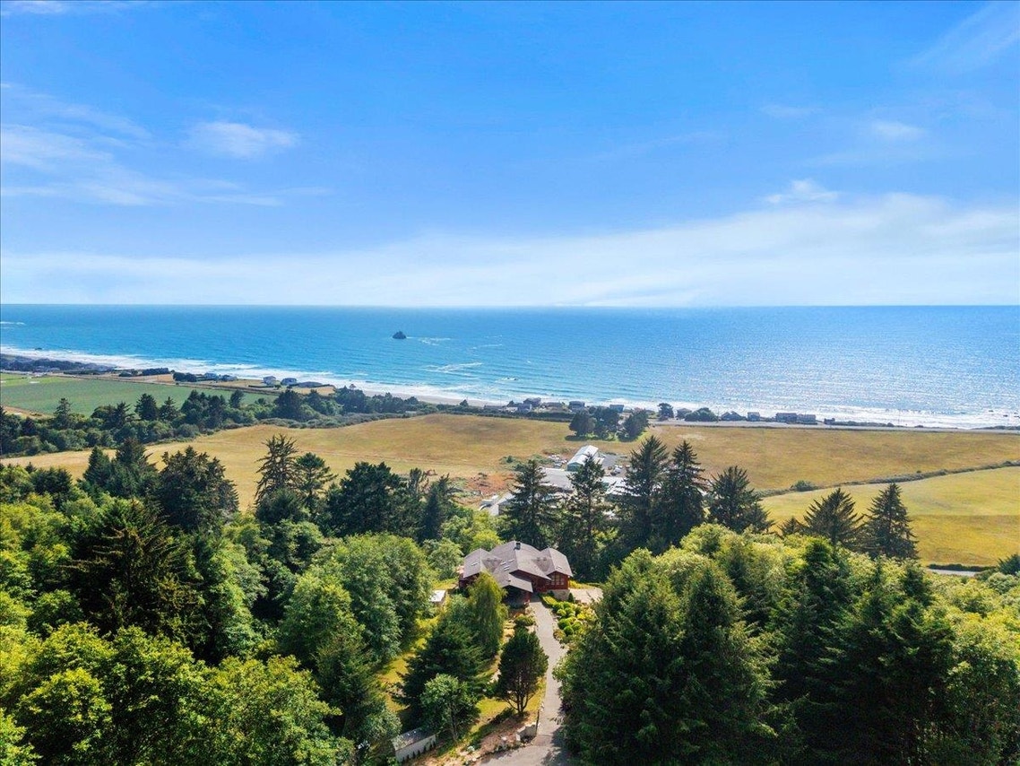 210 Surfsound Dr, Smith Rive, CA 95567 | MLS # 260334