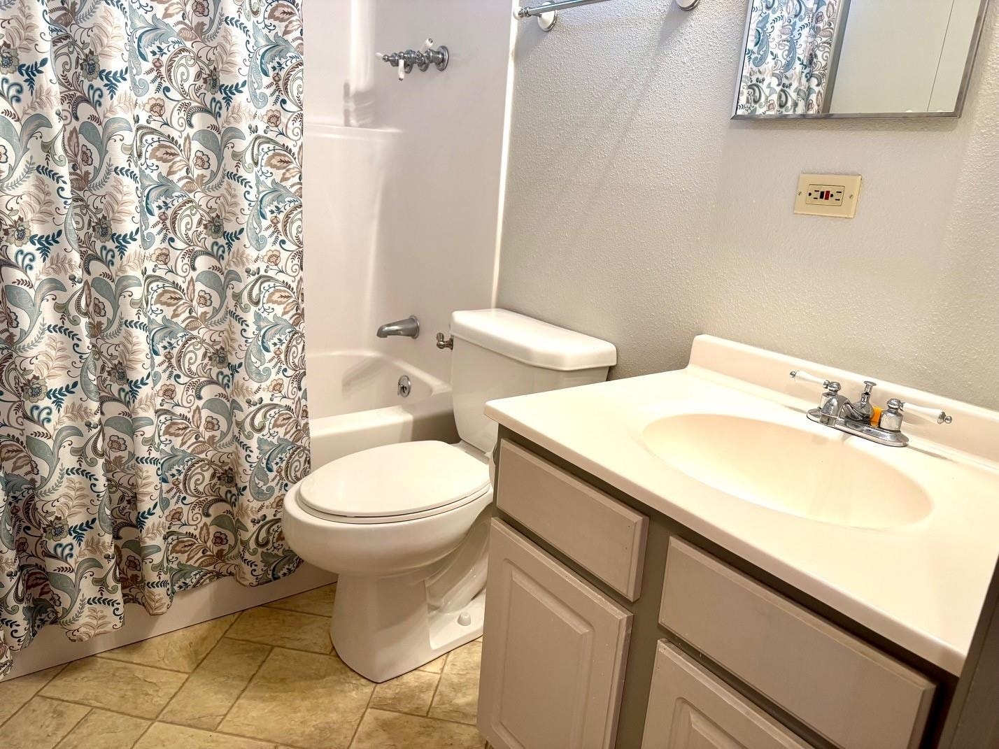 220 W Condor Street, Crescent City, CA 95531