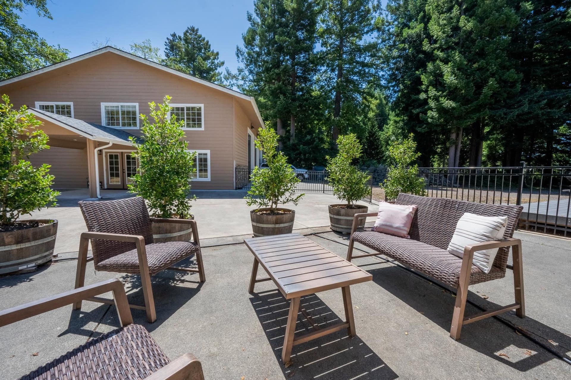 265 Little Redwood Lane, Crescent City, CA 95531