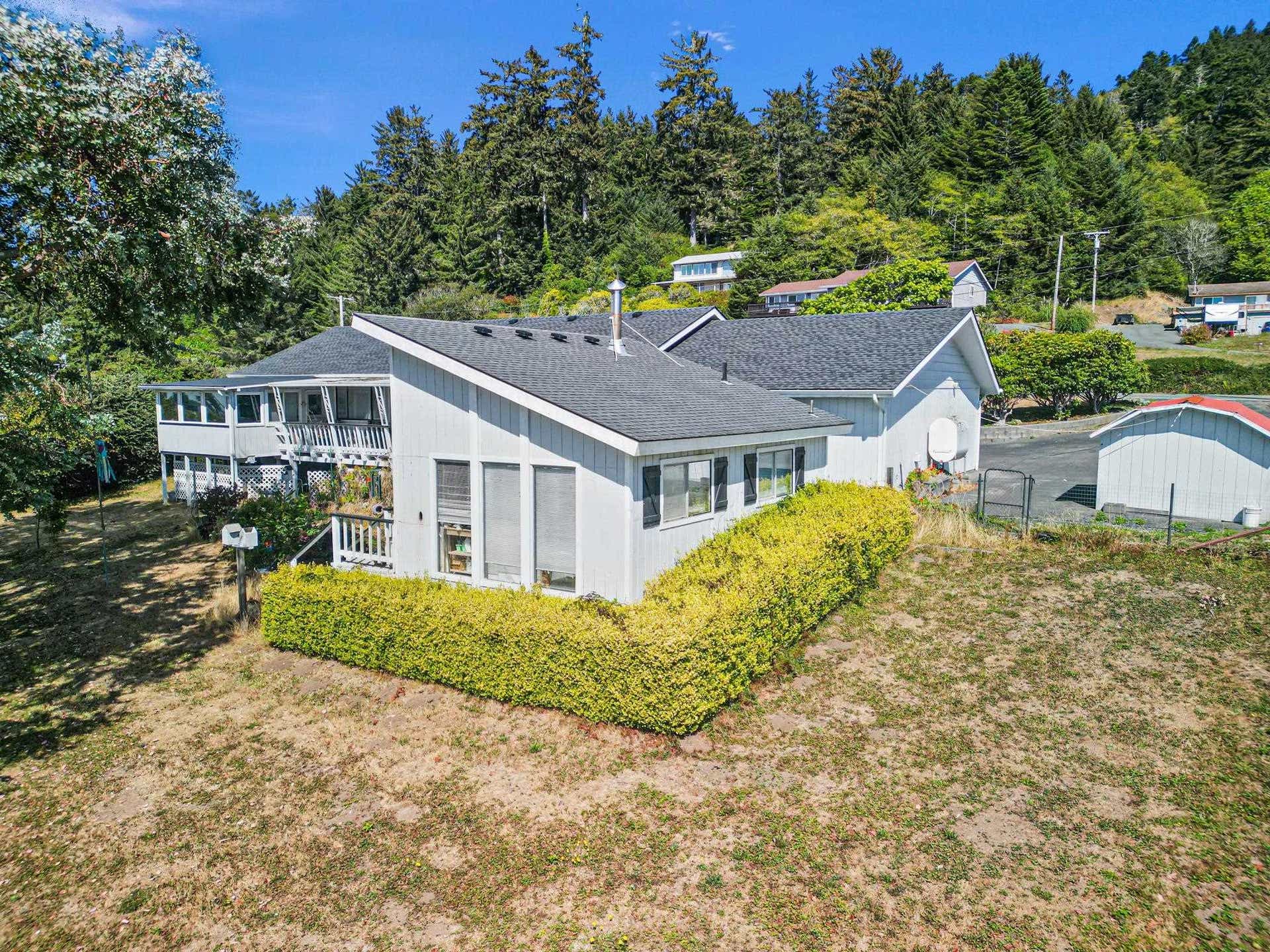 13850 Ocean View Drive, Smith River, CA 95567