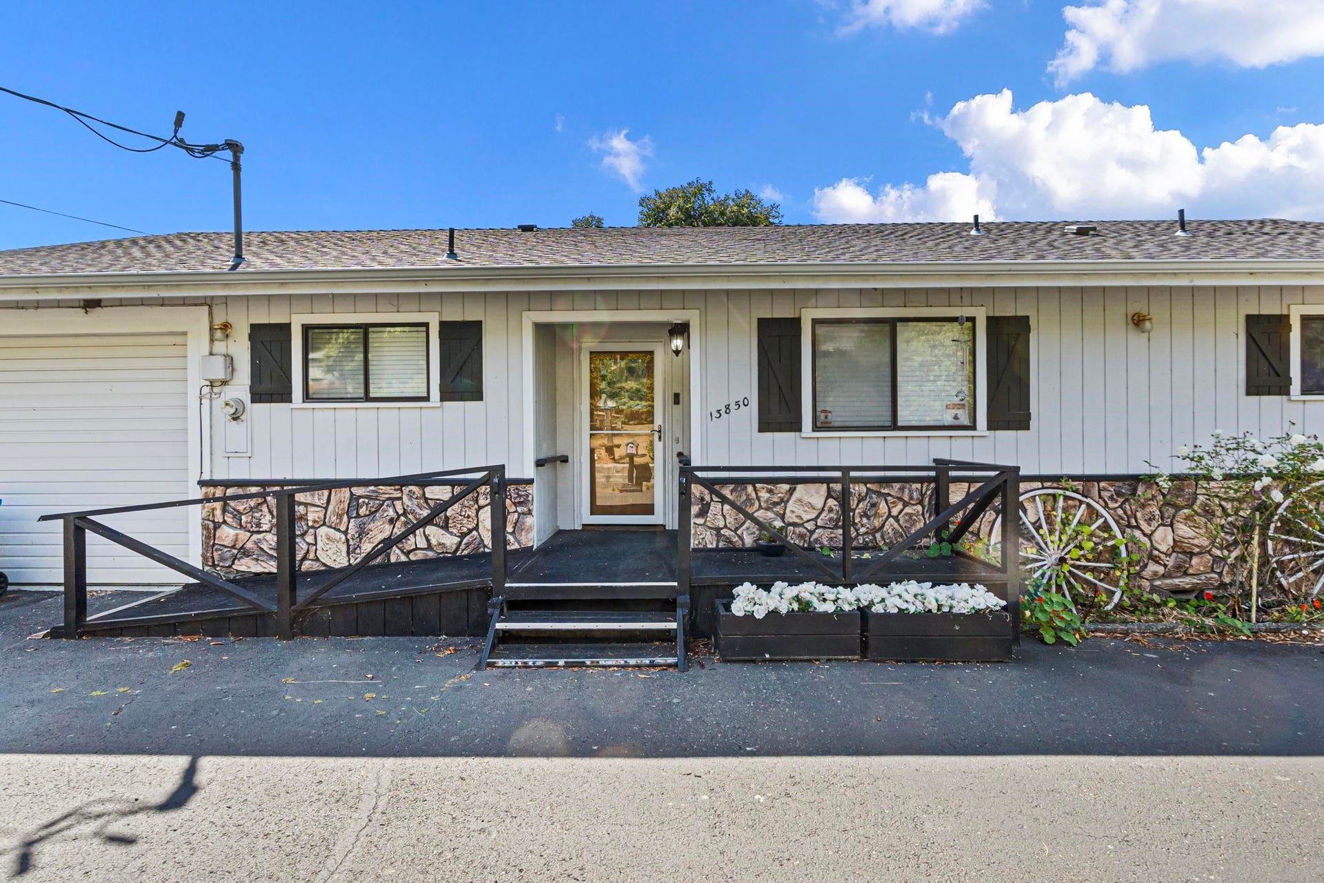 13850 Ocean View Drive, Smith River, CA 95567