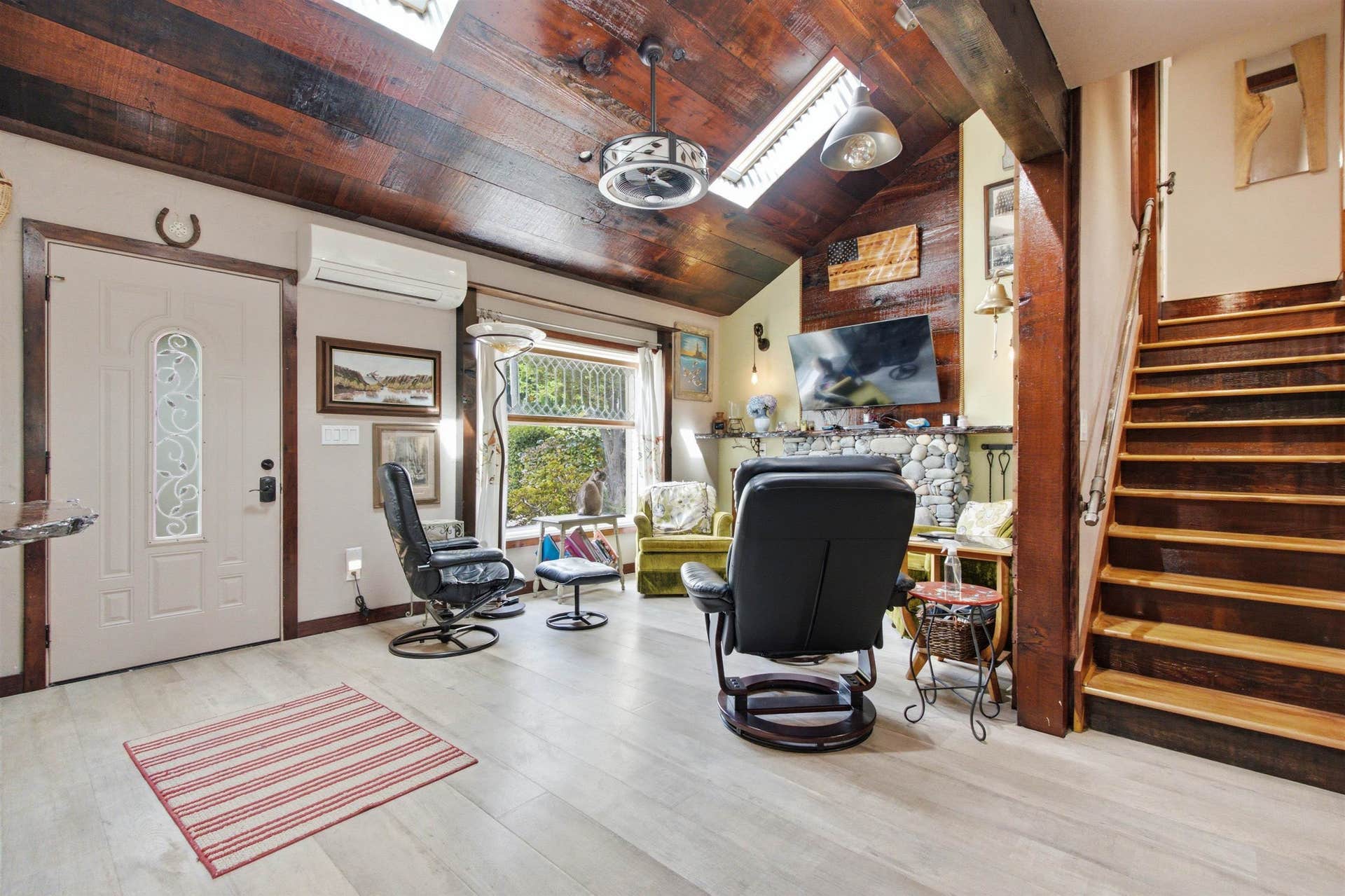 1089 K Street, Crescent City, CA 95531-2710
