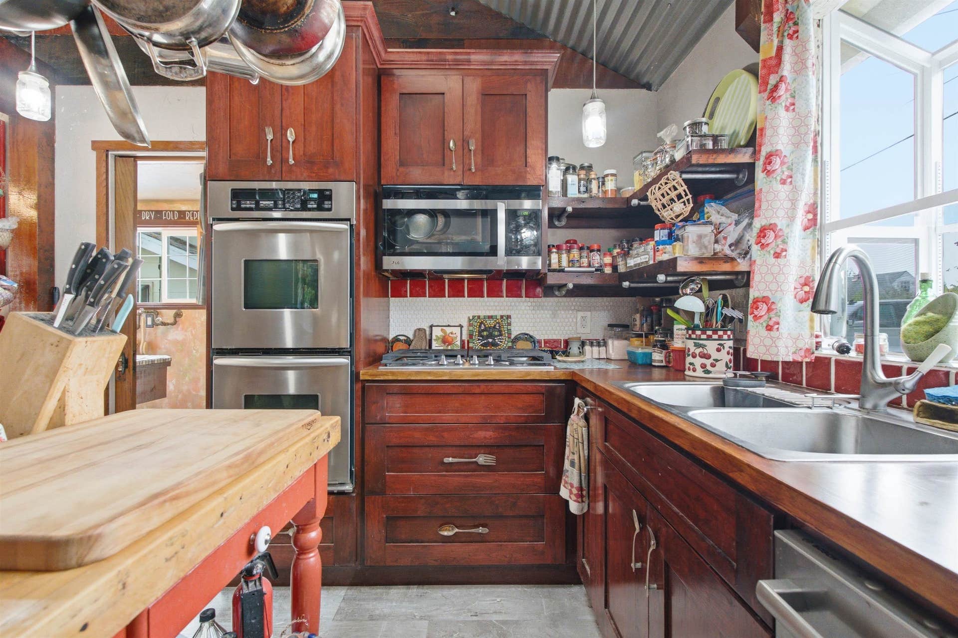 1089 K Street, Crescent City, CA 95531-2710