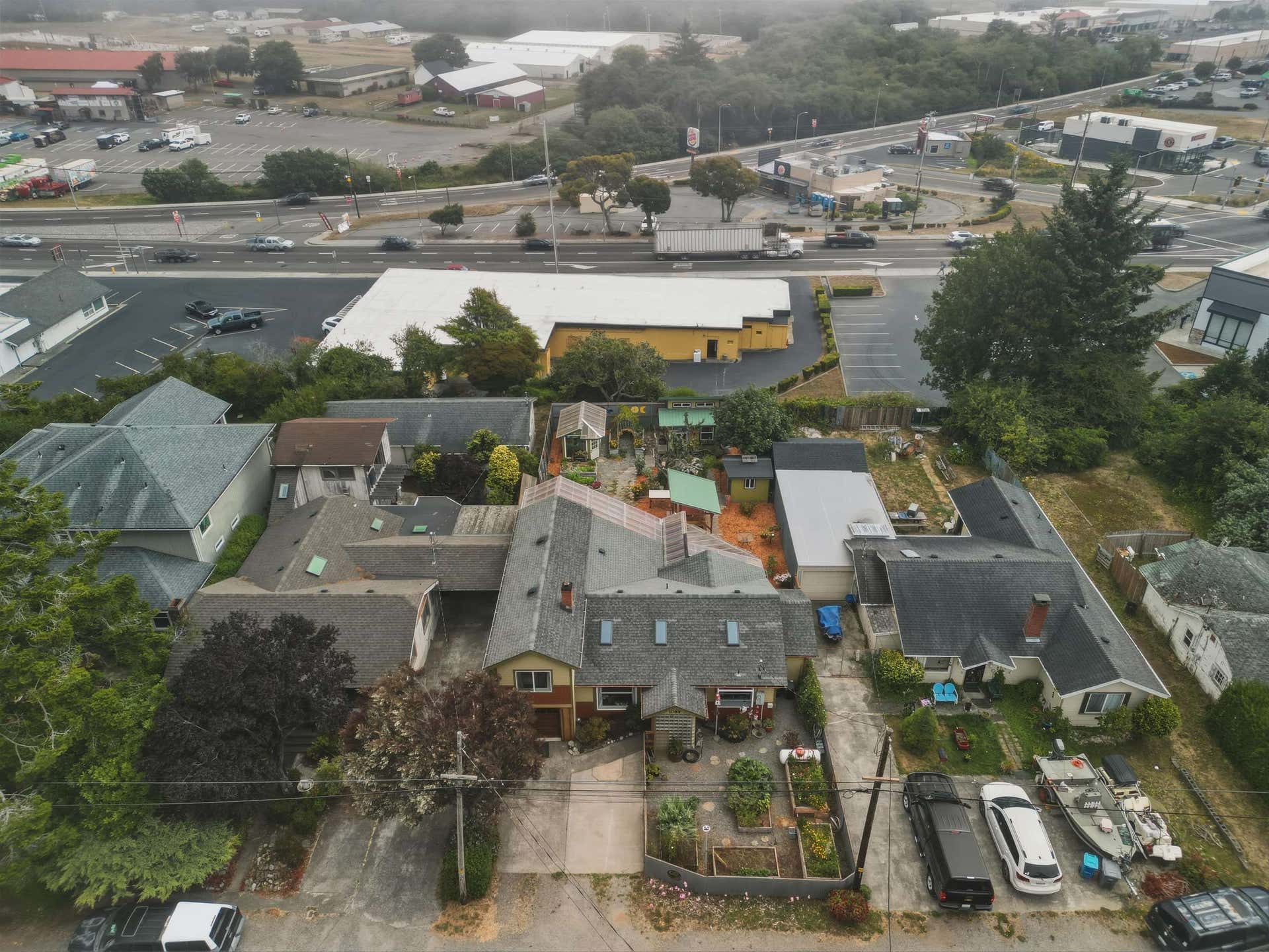 1089 K Street, Crescent City, CA 95531-2710