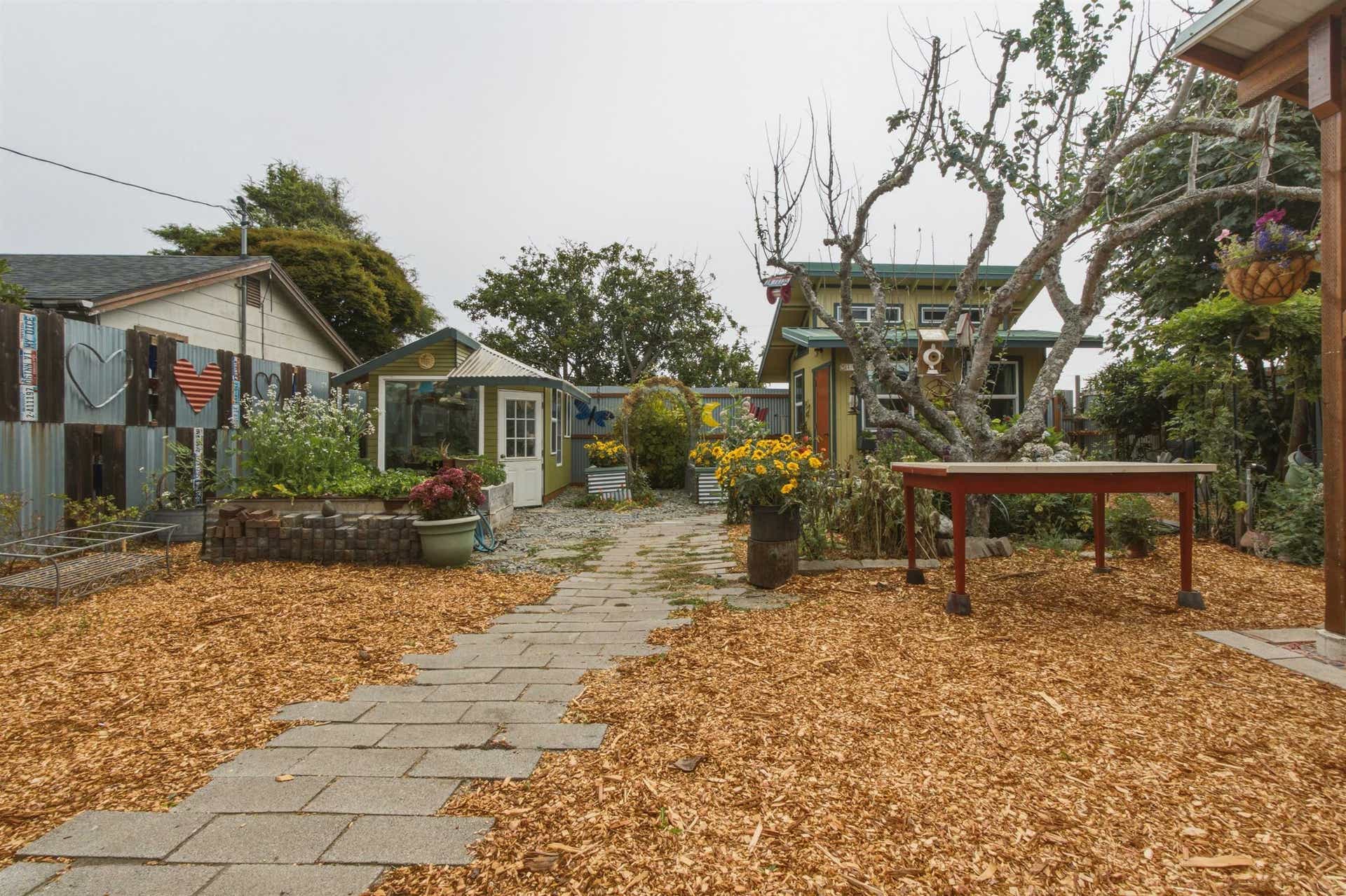 1089 K Street, Crescent City, CA 95531-2710