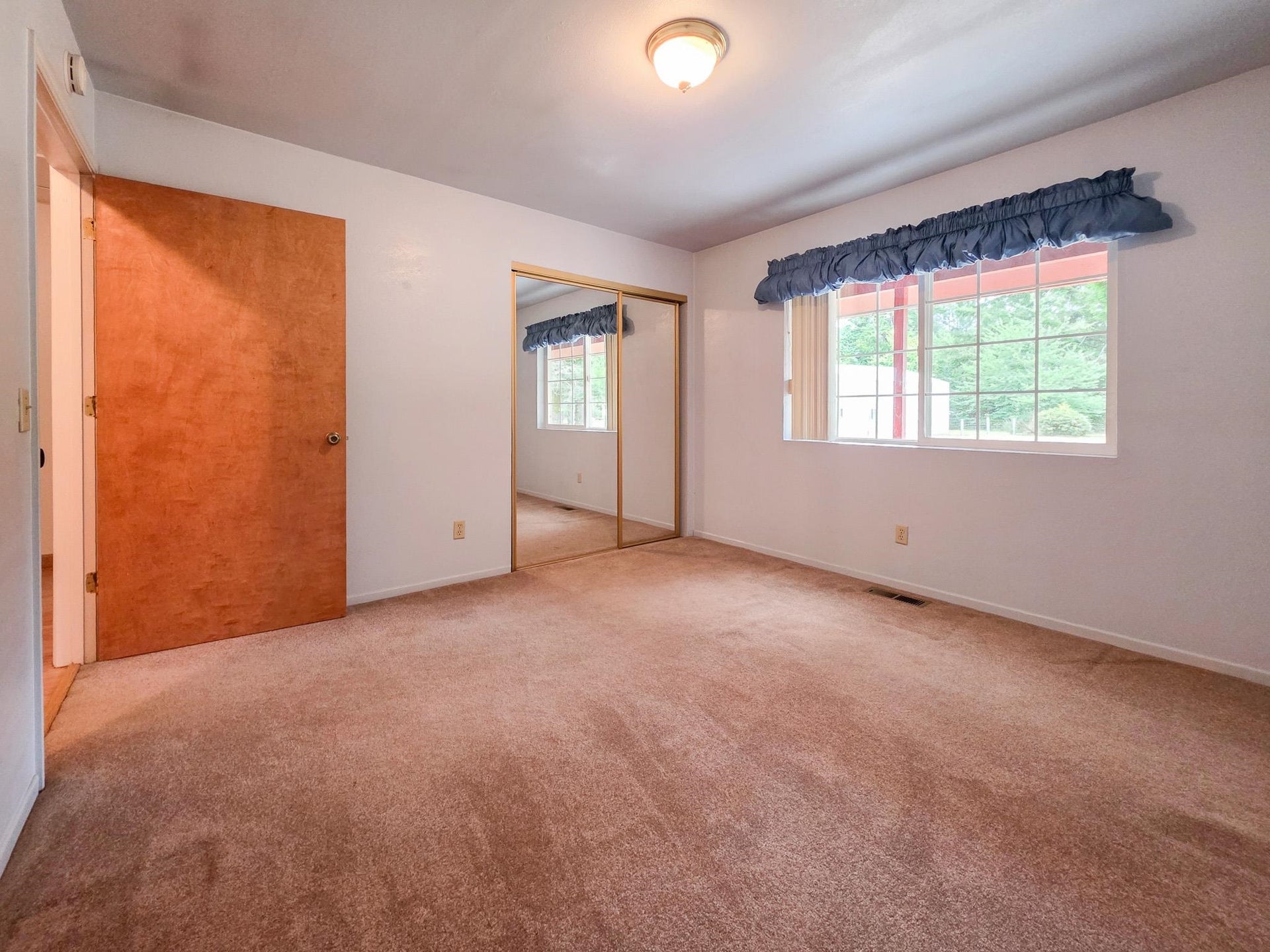 400 Mud Hen Road, Crescent City, CA 95531