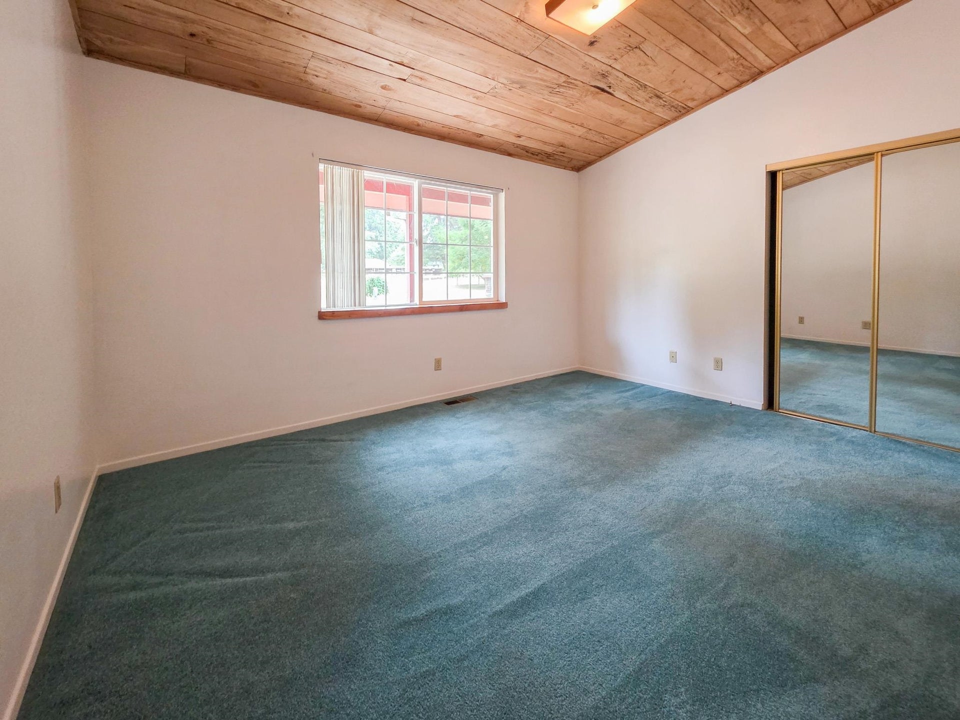 400 Mud Hen Road, Crescent City, CA 95531