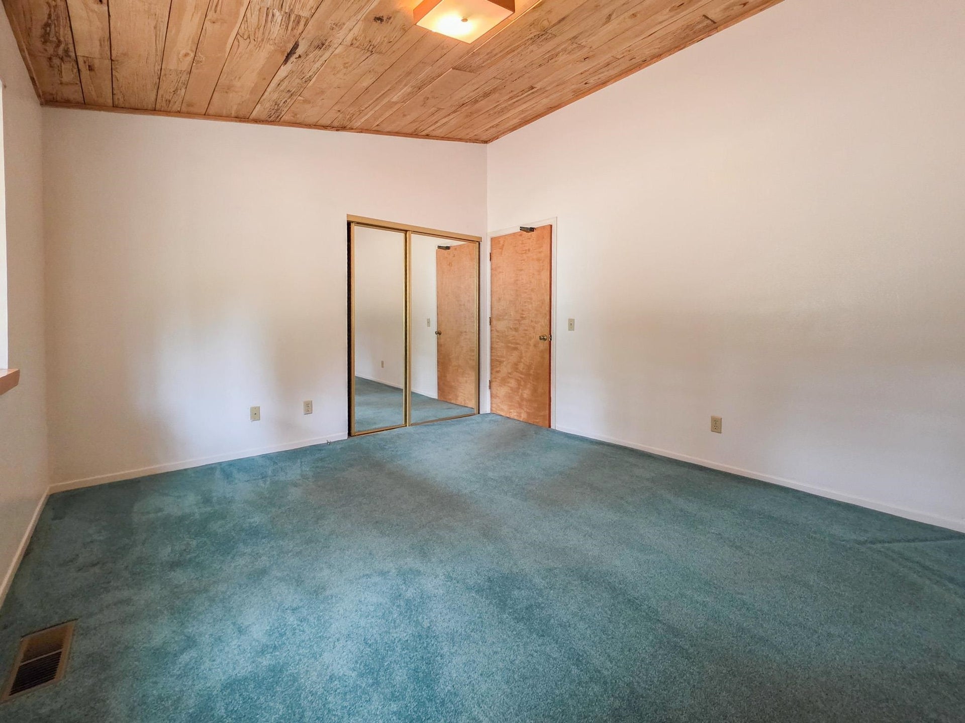 400 Mud Hen Road, Crescent City, CA 95531
