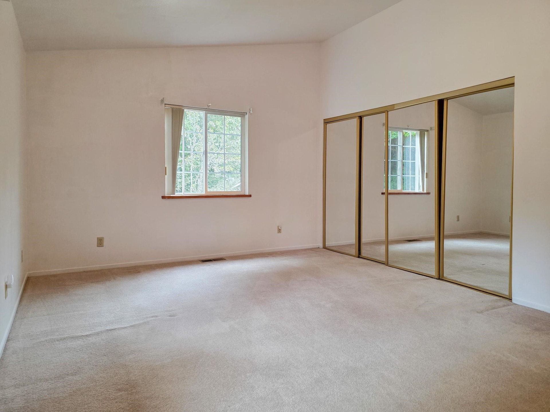 400 Mud Hen Road, Crescent City, CA 95531