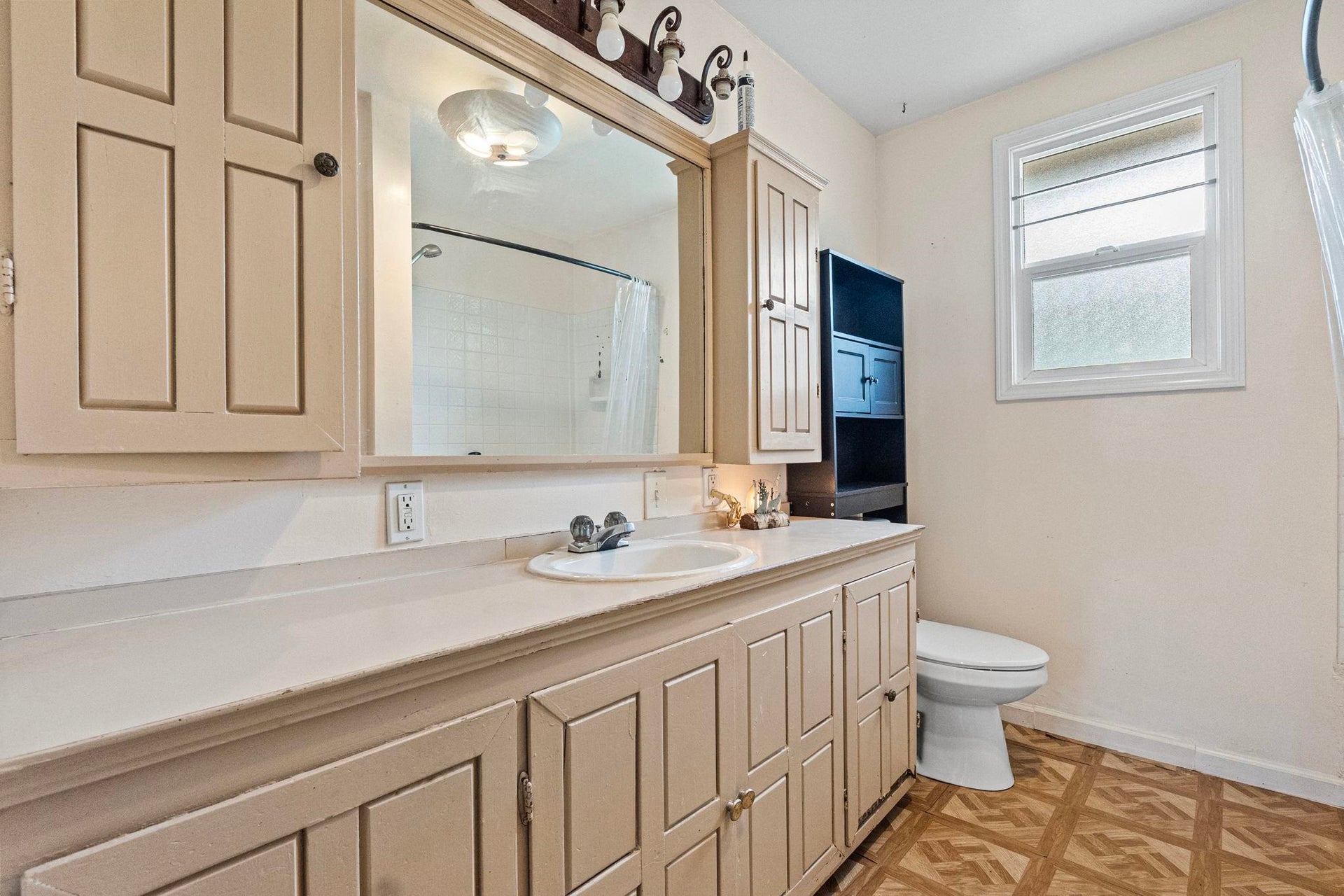 275 E Macken Avenue, Crescent, CA 95531-2717