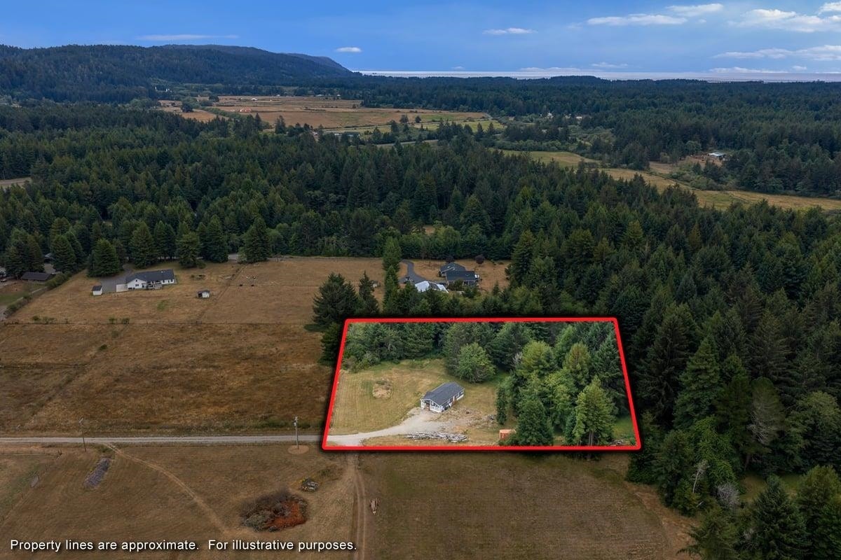 400 Paige Lane, Crescent City, CA 95531