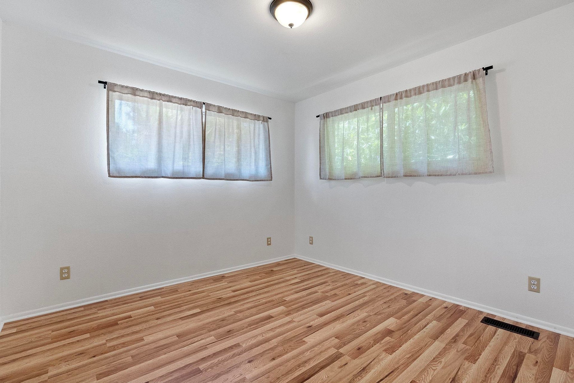 160 Esta Avenue, Crescent City, CA 95531-9790