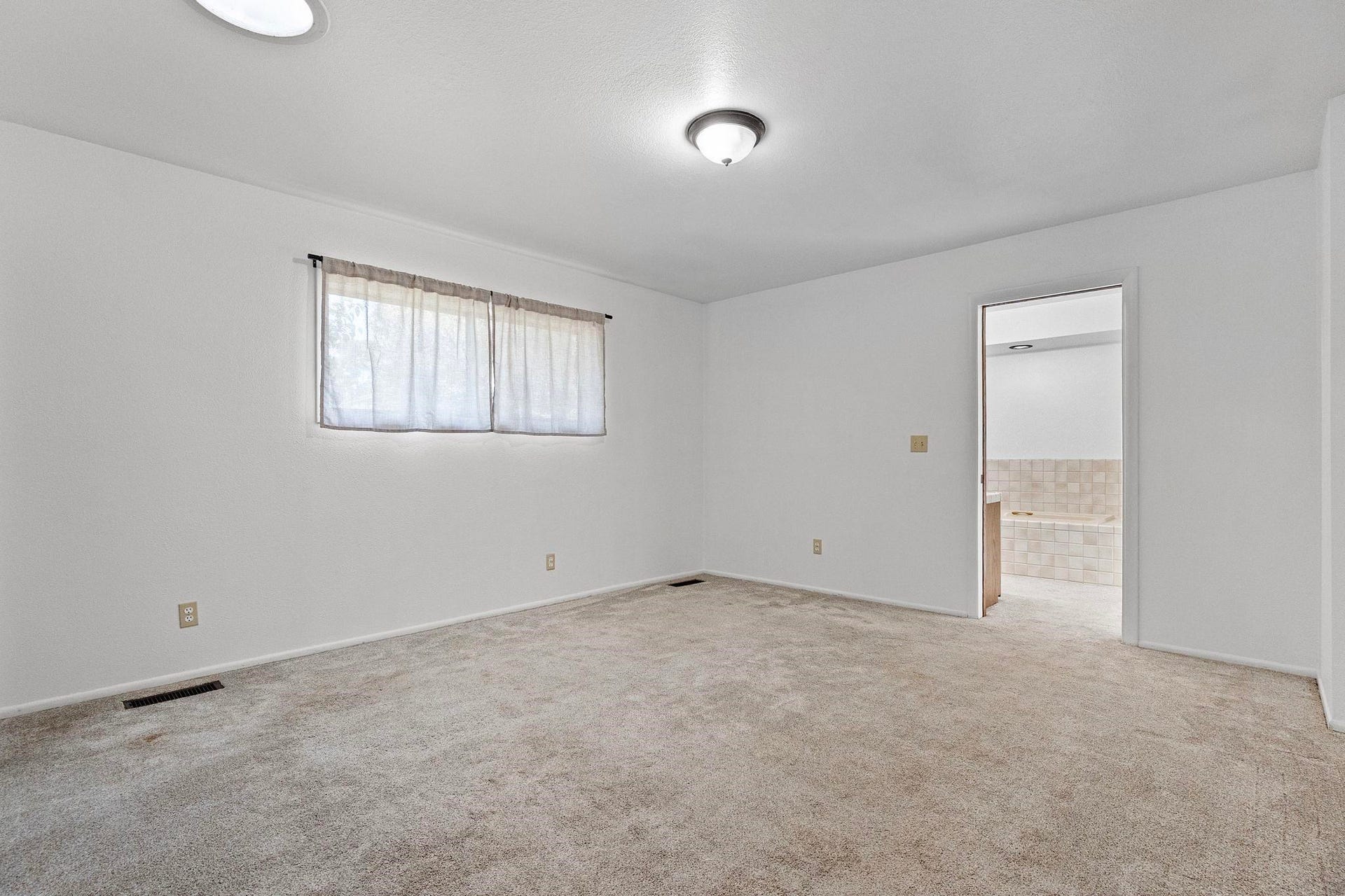 160 Esta Avenue, Crescent City, CA 95531-9790