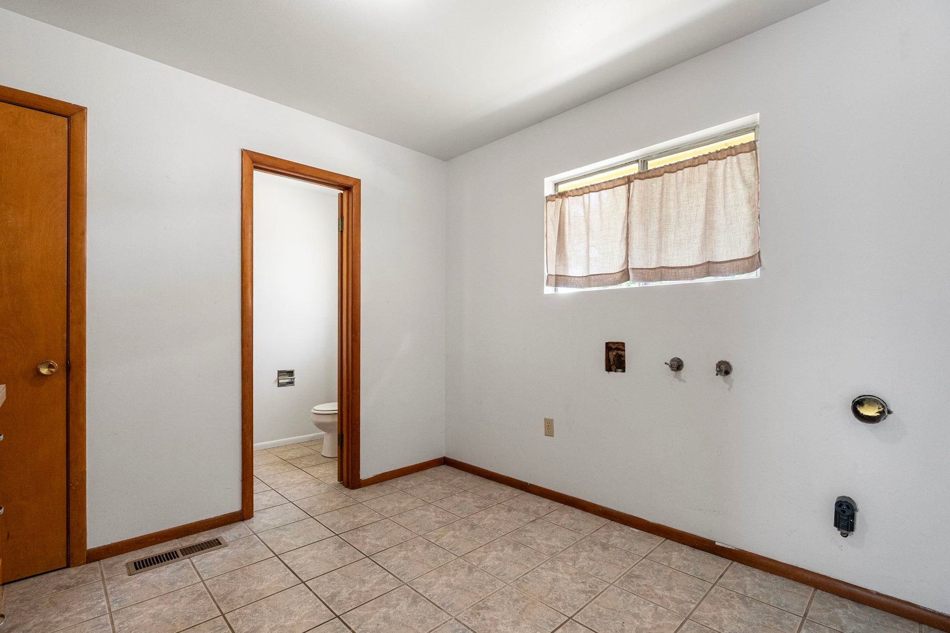 160 Esta Avenue, Crescent City, CA 95531-9790