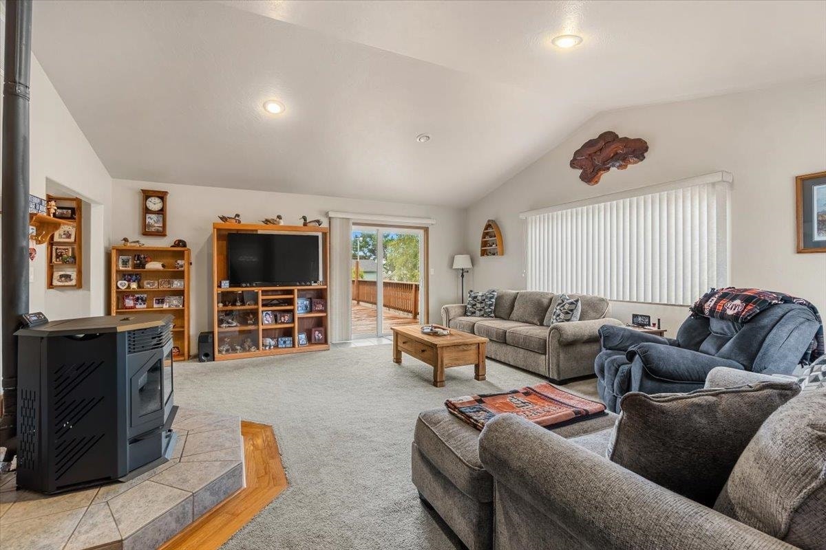 2619 Nickel Avenue, Crescent City, CA 95531-9135
