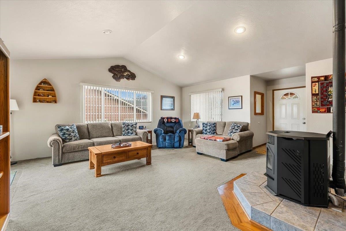 2619 Nickel Avenue, Crescent City, CA 95531-9135