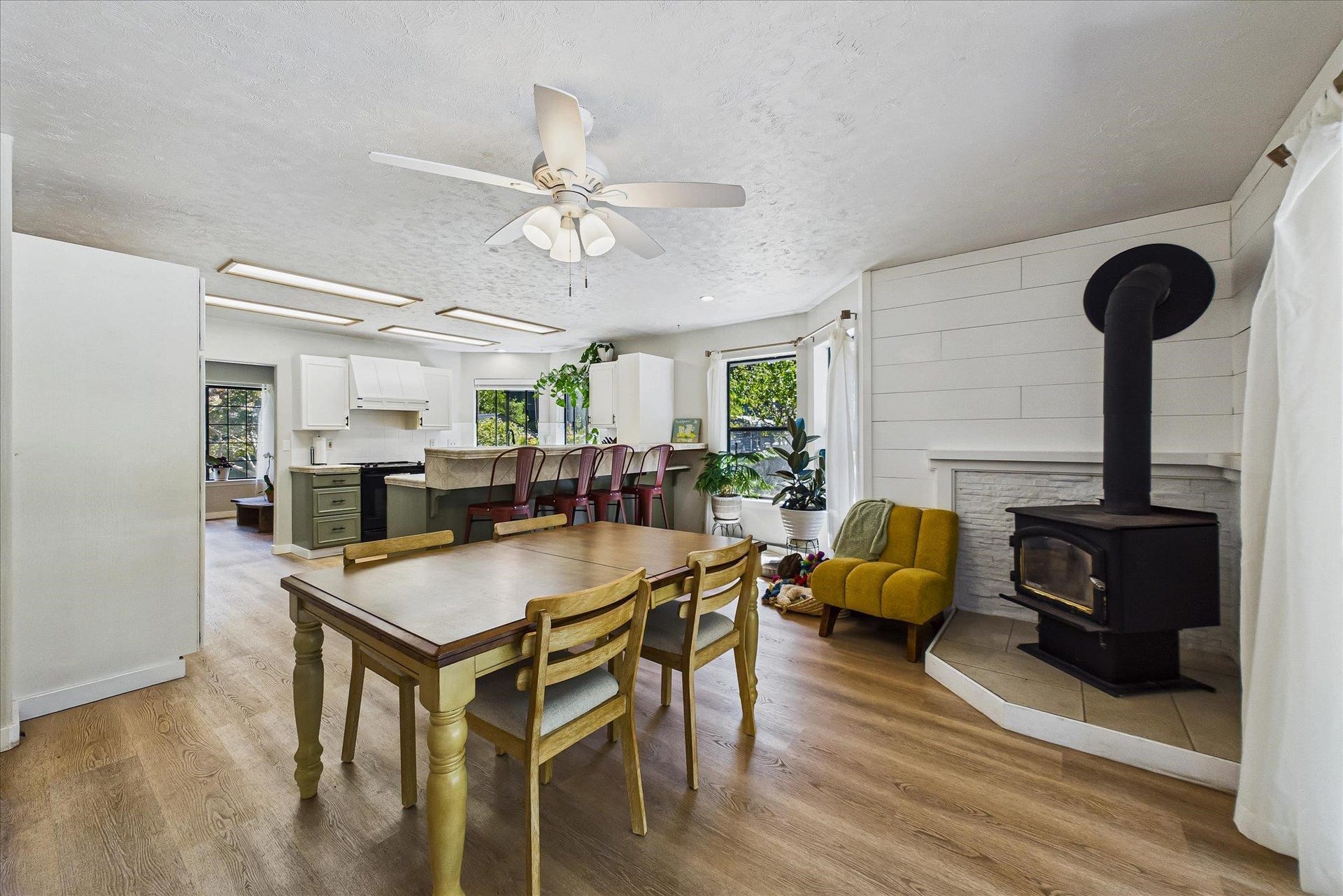 140 Courtney Lane, Crescent City, CA 95531