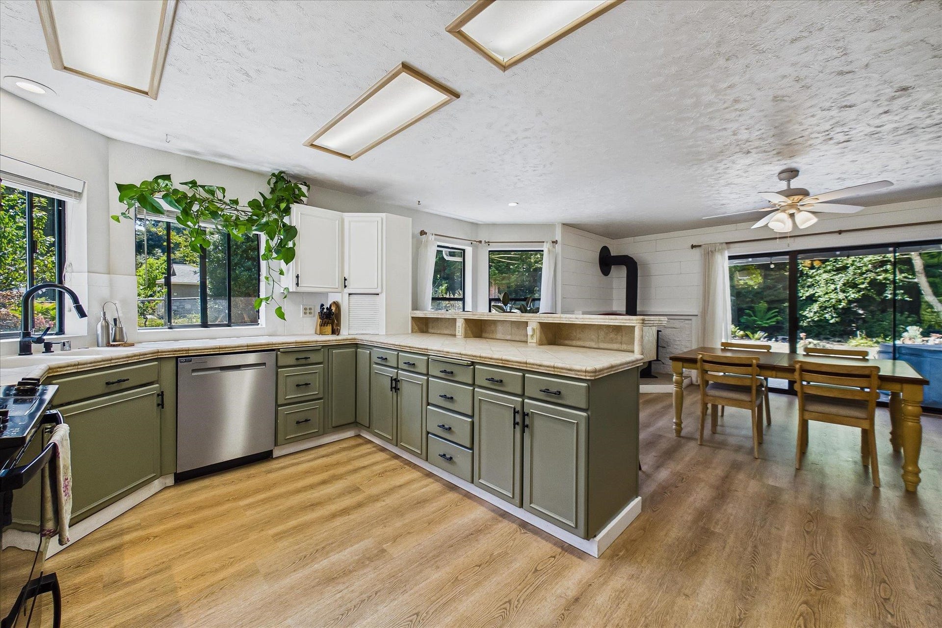 140 Courtney Lane, Crescent City, CA 95531