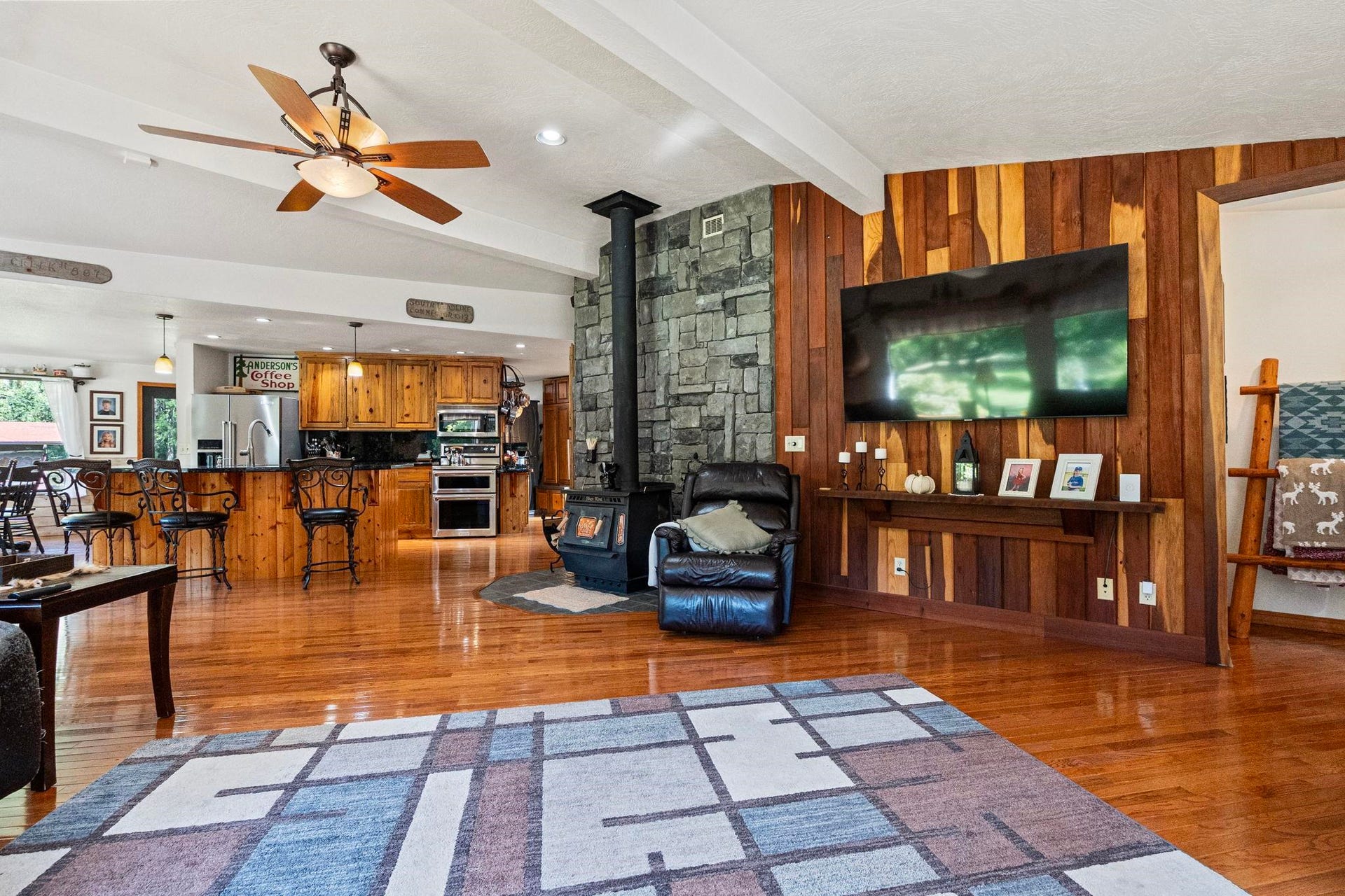 140 Lado Del Rio, Gasquet, CA 95543