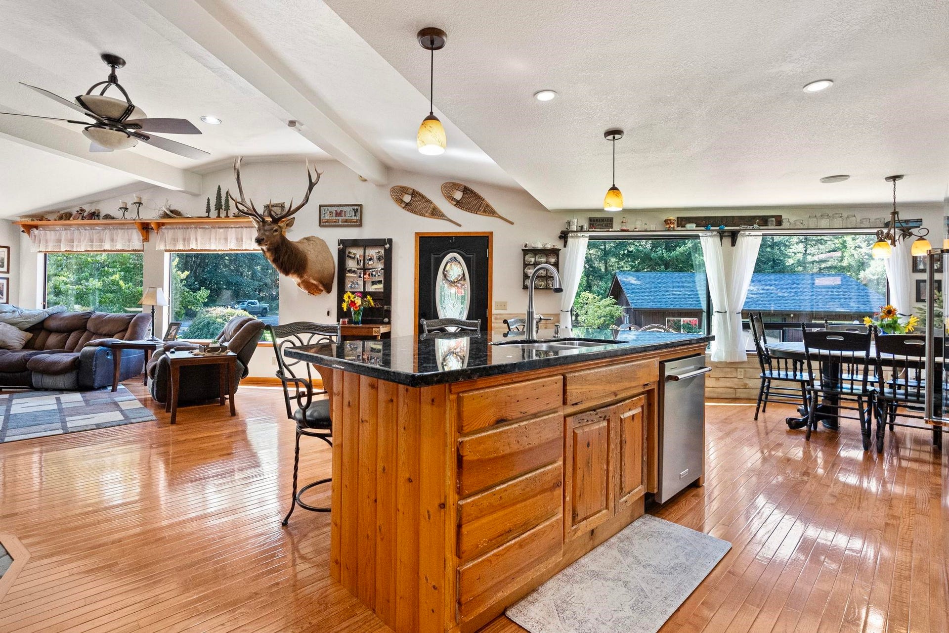 140 Lado Del Rio, Gasquet, CA 95543