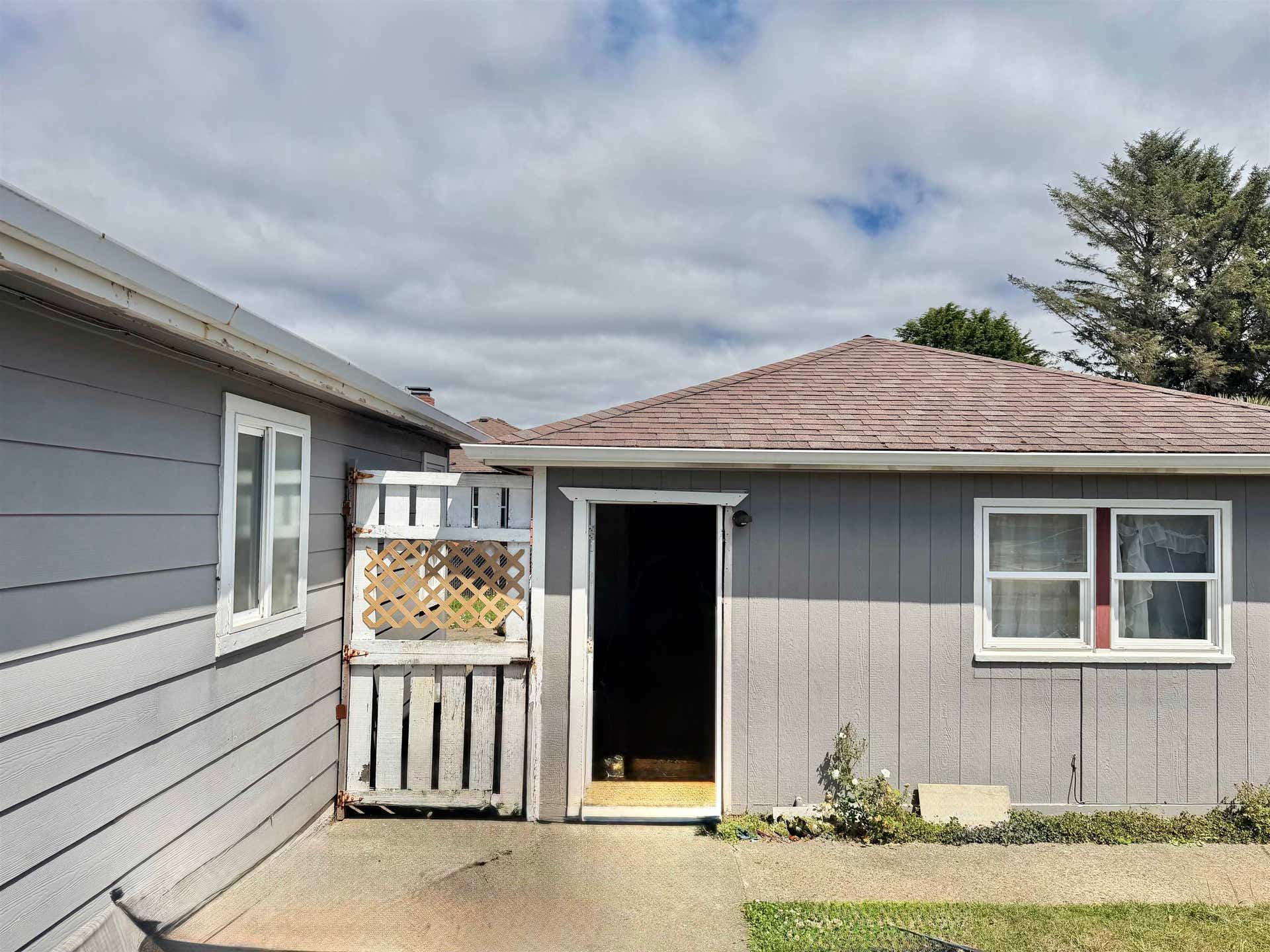695 Macken Avenue, Crescent City, CA 95531-3056