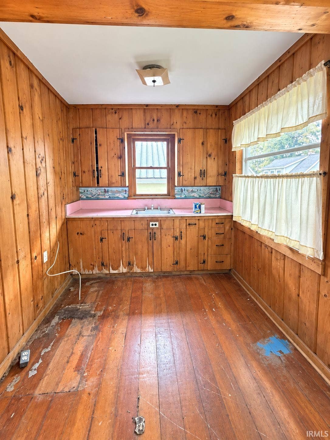 1033 S Martz Street, Syracuse, IN 46567 | MLS # 202637065