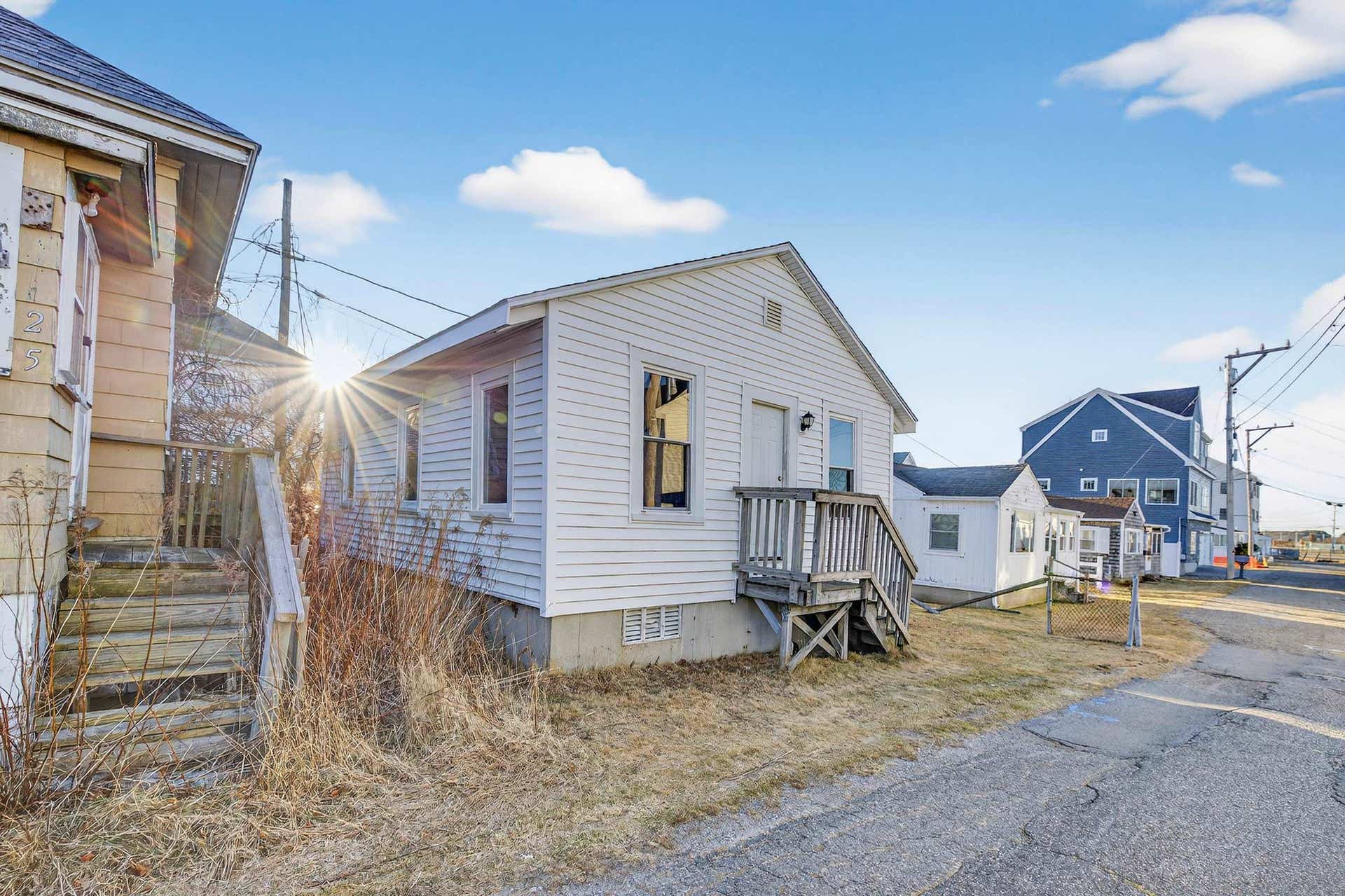 27 Kentville Terrace, Hampton, NH 03842