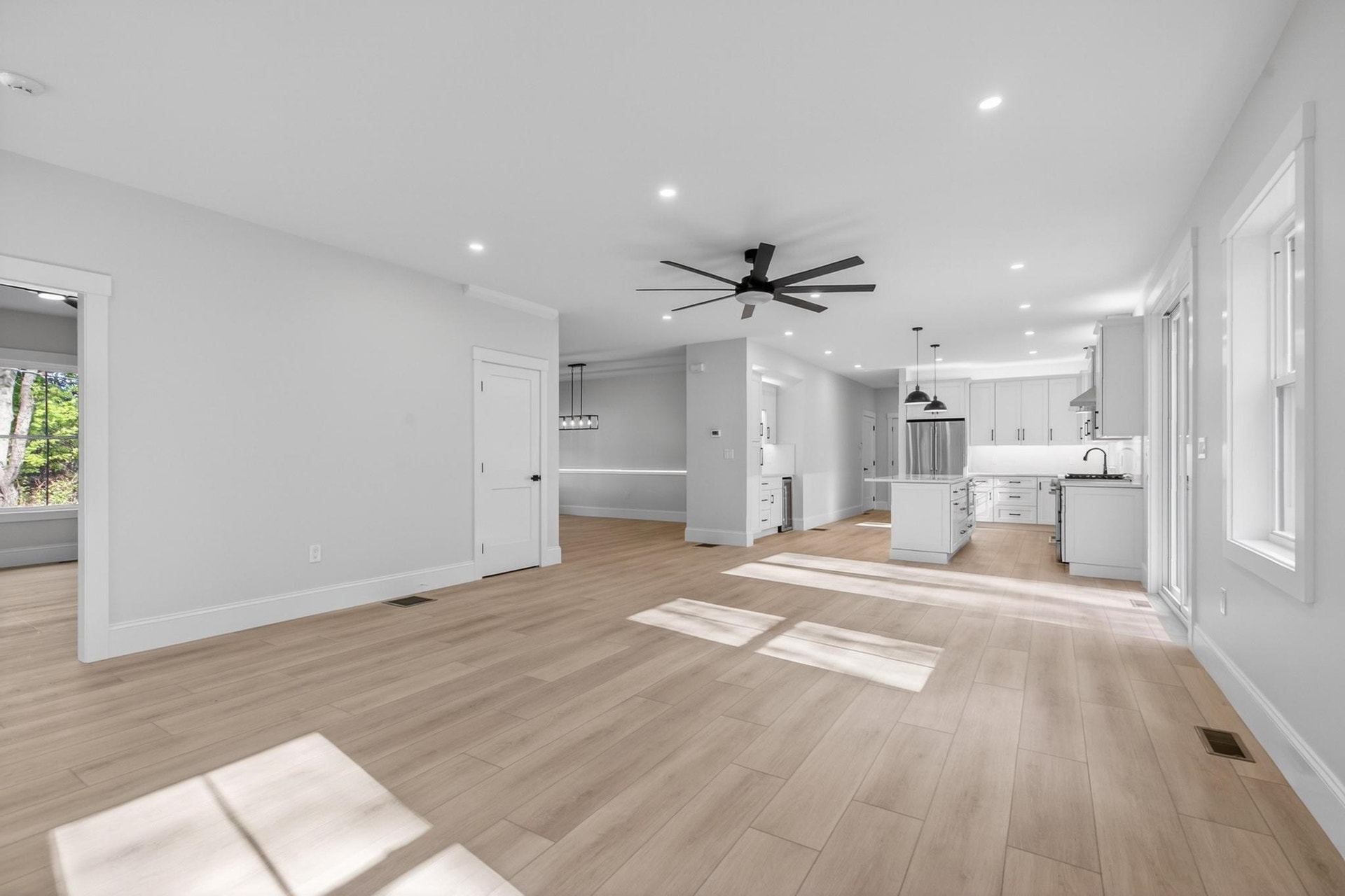 Living Room/Kitchen