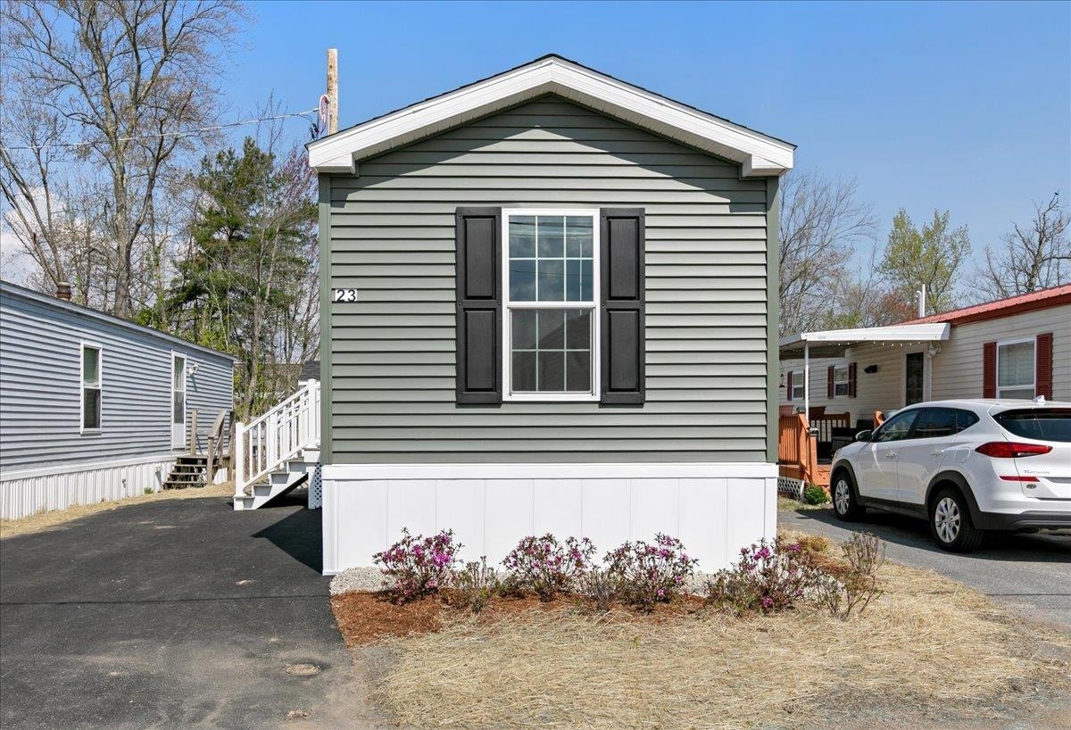 23 Brookwood Drive, Salem, NH 03079