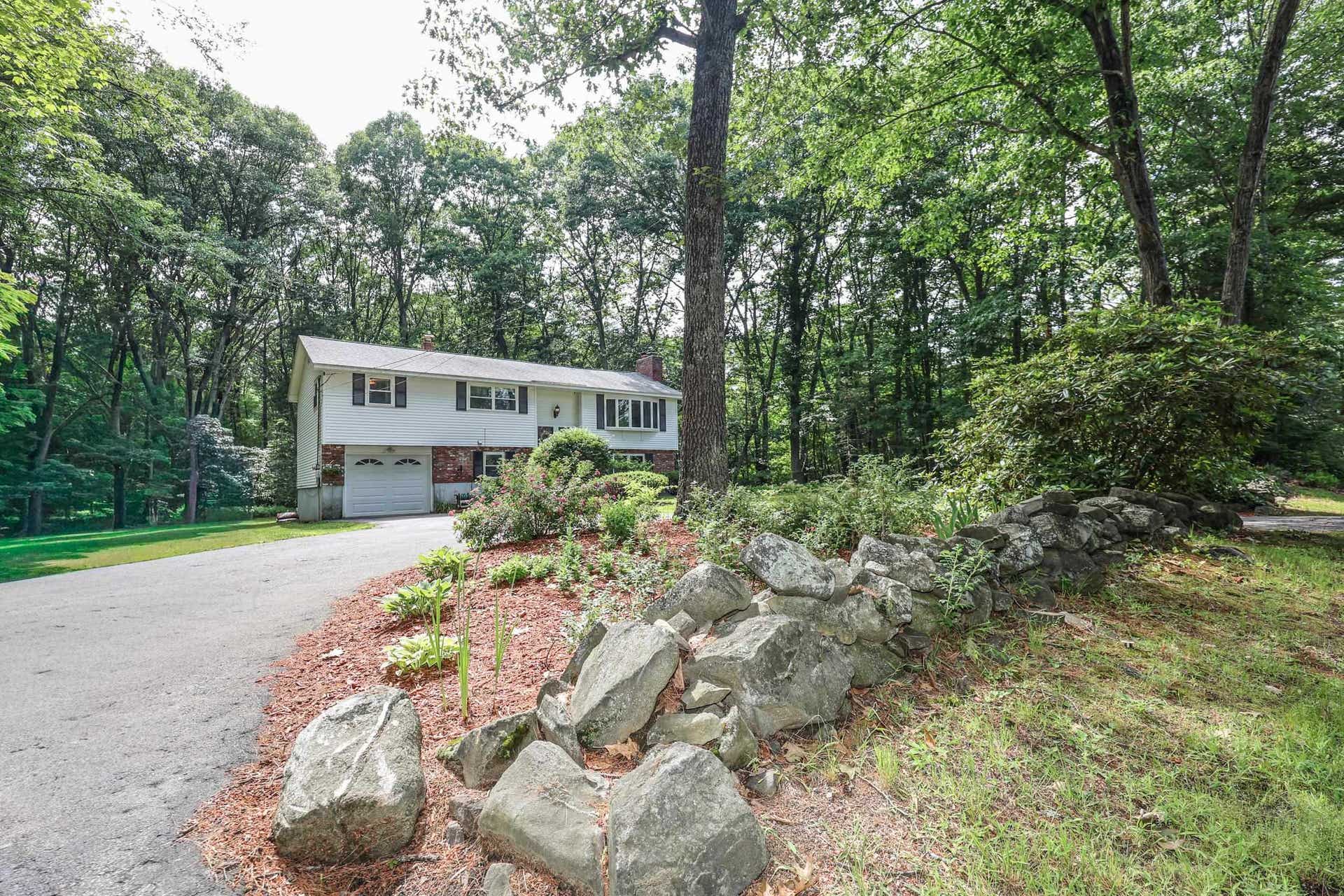 65 Shannon Road, Salem, NH 03079