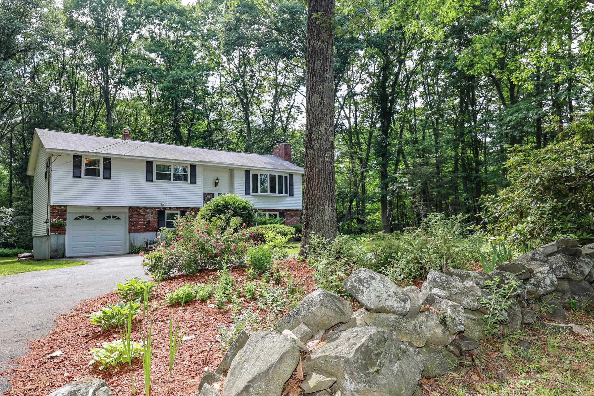 65 Shannon Road, Salem, NH 03079
