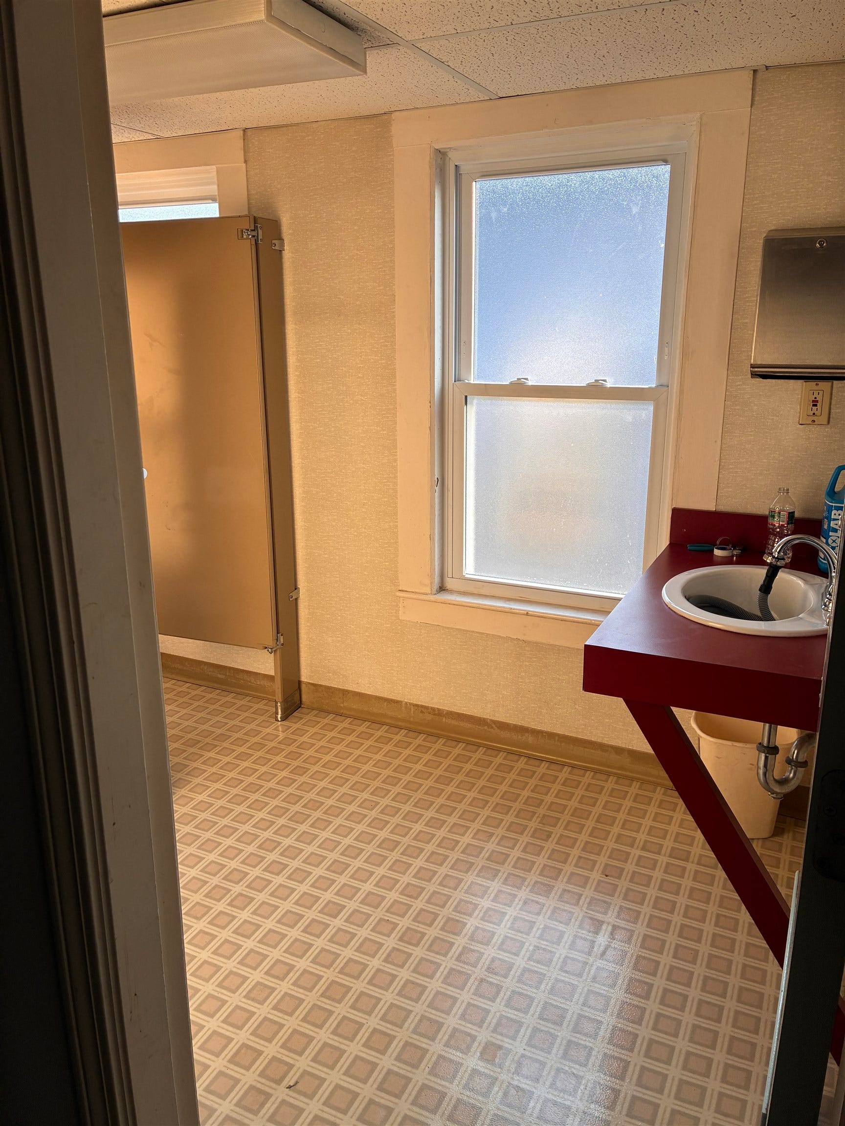 46 W Broadway, #2nd floor, Derry, NH 03038