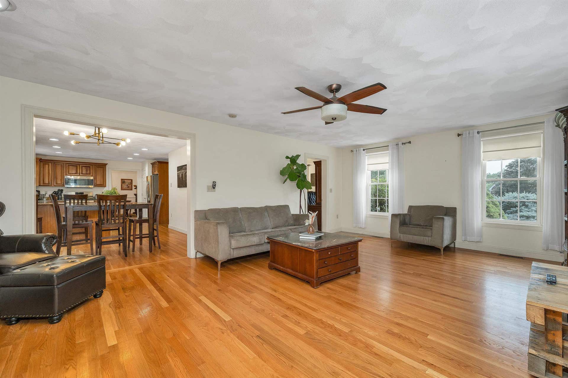 8 Hemlock Lane, Groveland, MA 01834