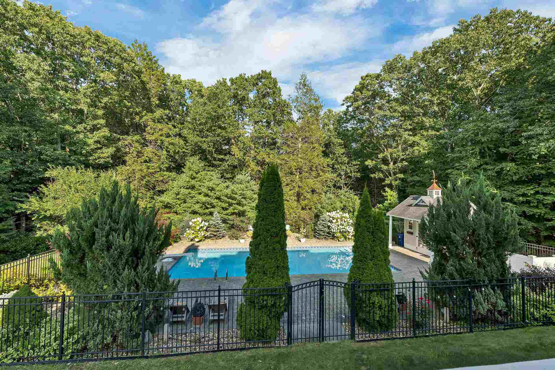 8 Hemlock Lane, Groveland, MA 01834
