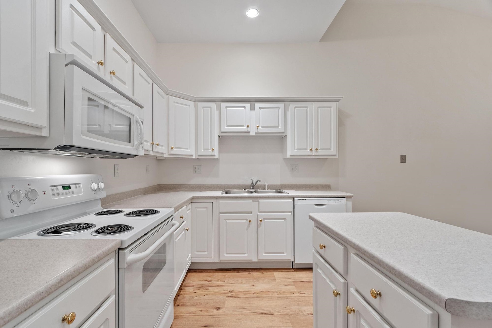 59 Cluff Road, #16, Salem, NH 03079