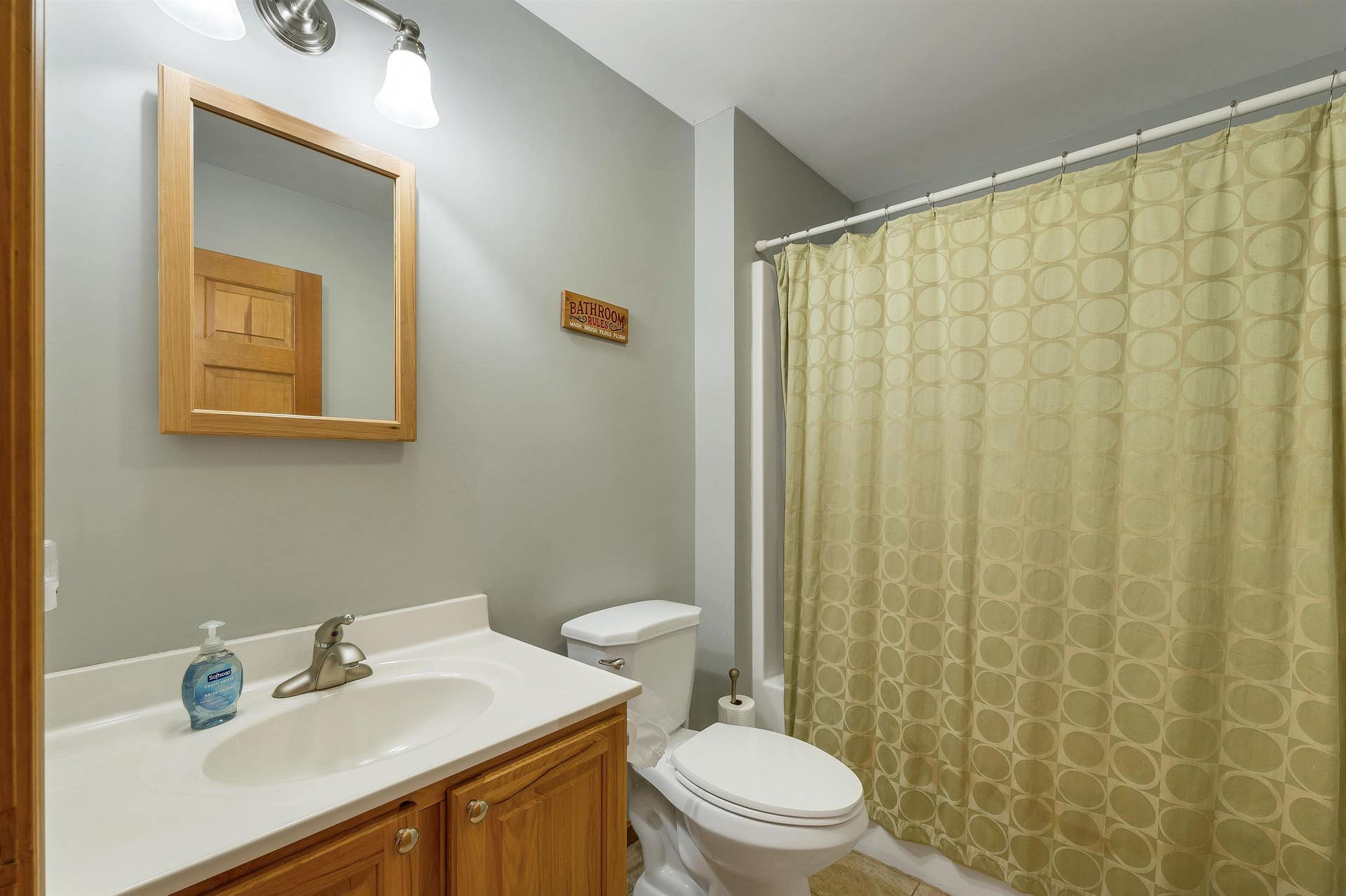 Main Floor Full Bath