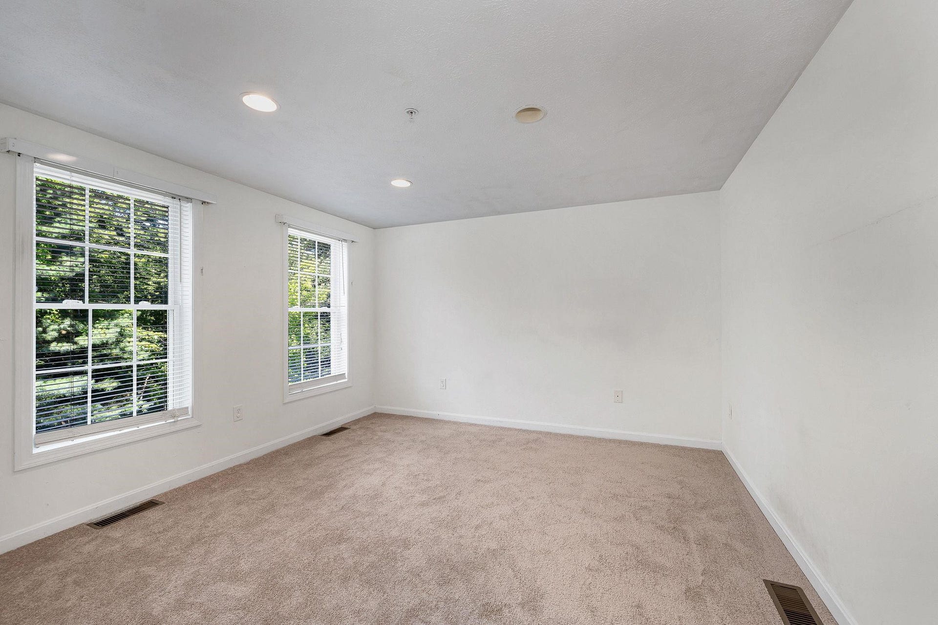 4 Georgetowne Drive, #4, Nashua, NH 03062