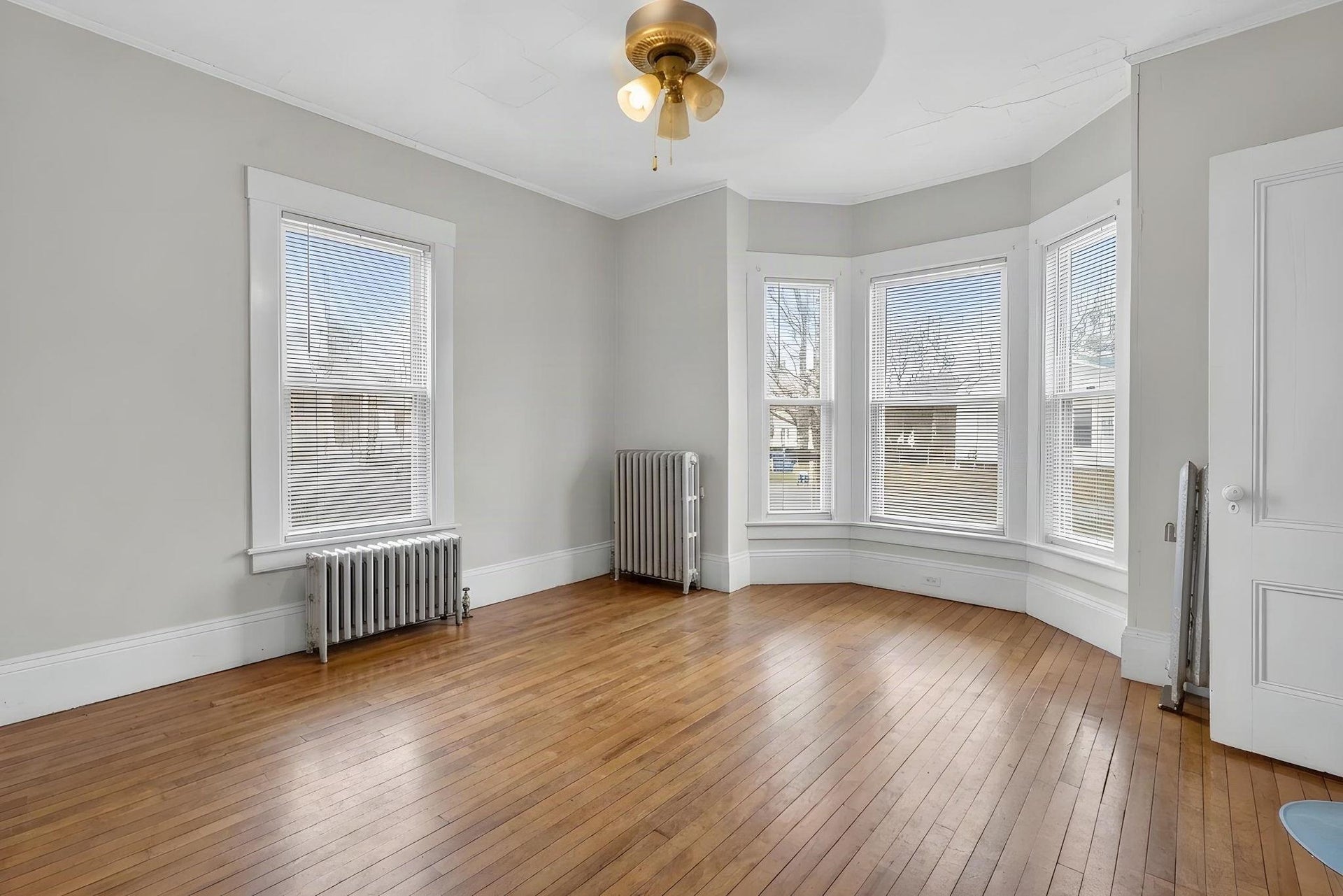 Tenant's personal items digitally removed