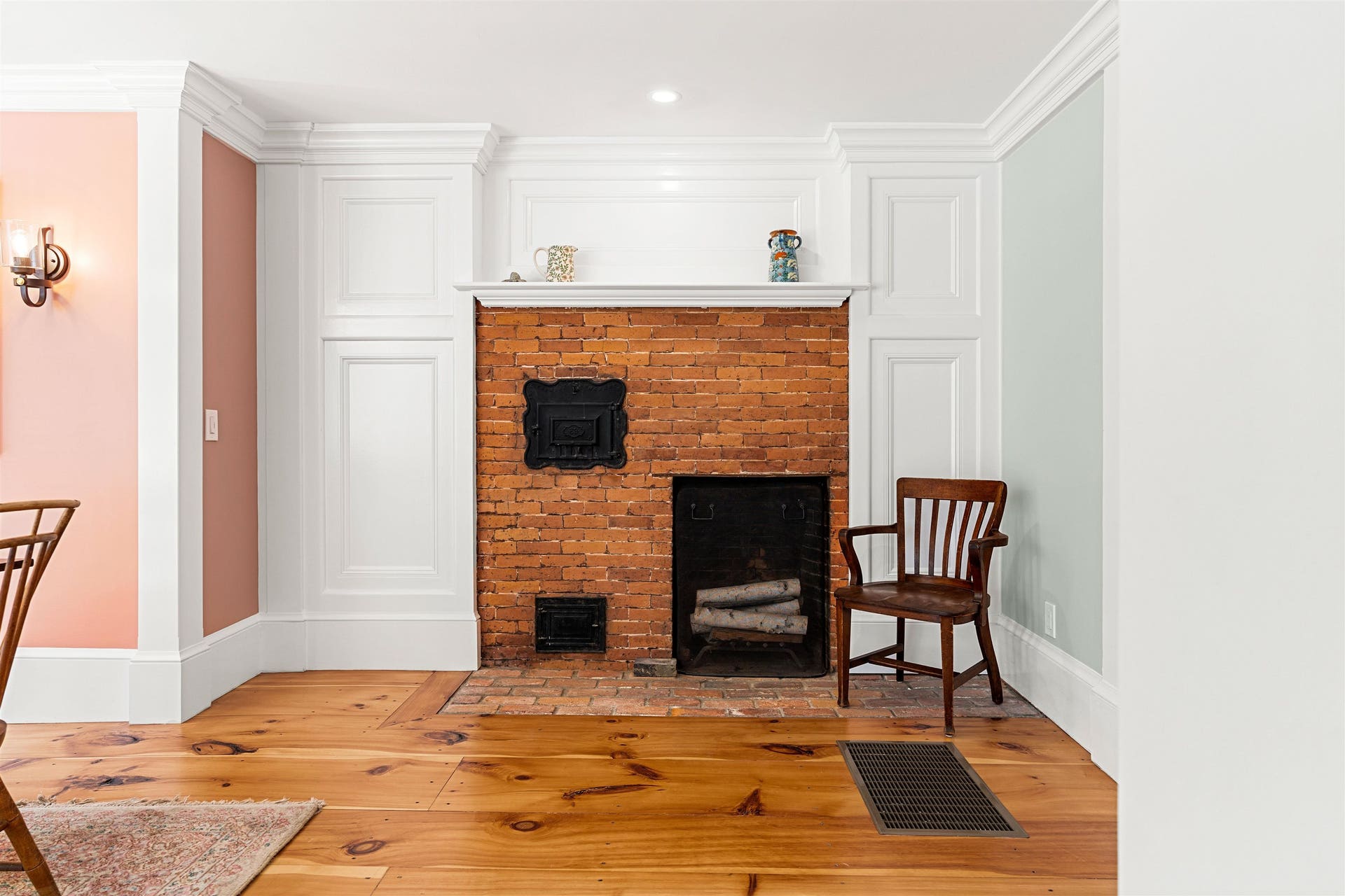 Center Fireplace Livingroom