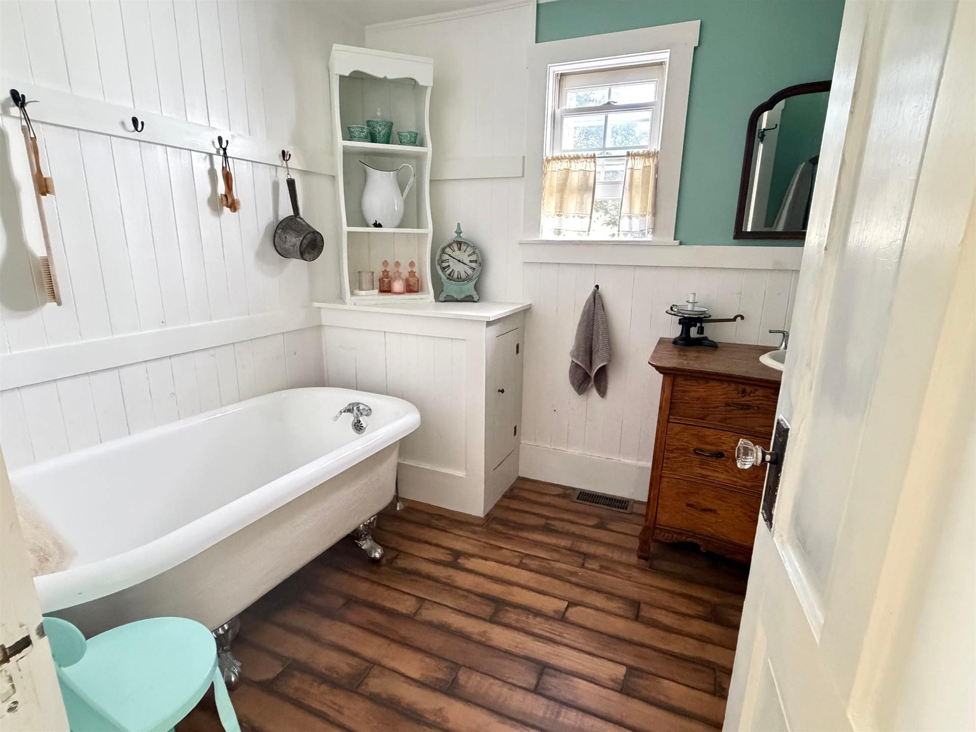 1st floor bath
