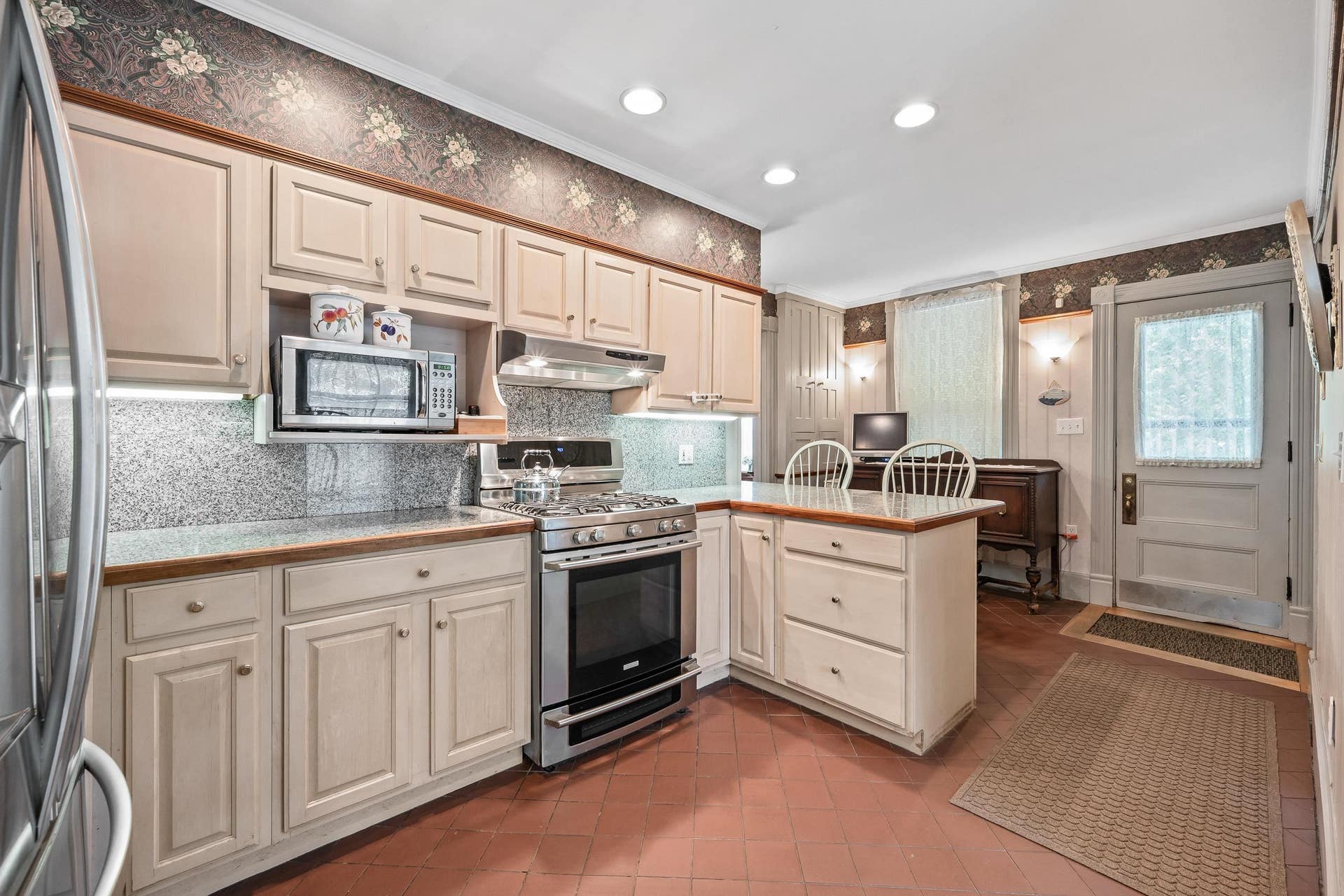 89 Bunker Hill Street, Lancaster, NH 03584